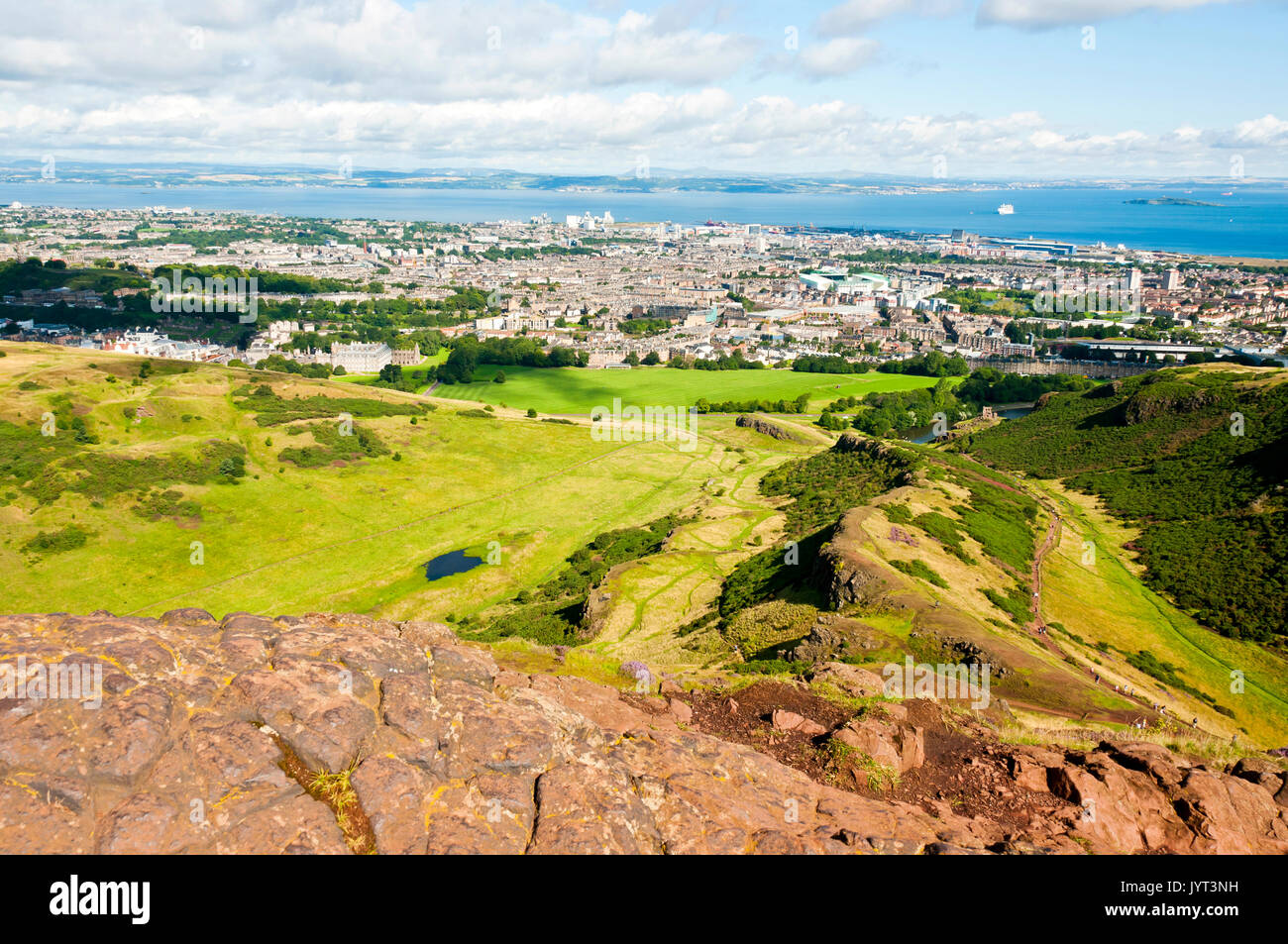 Die Aussicht von der Arthur Seat, Holyrood Park, dem Edinburgh, Schottland. Stockfoto