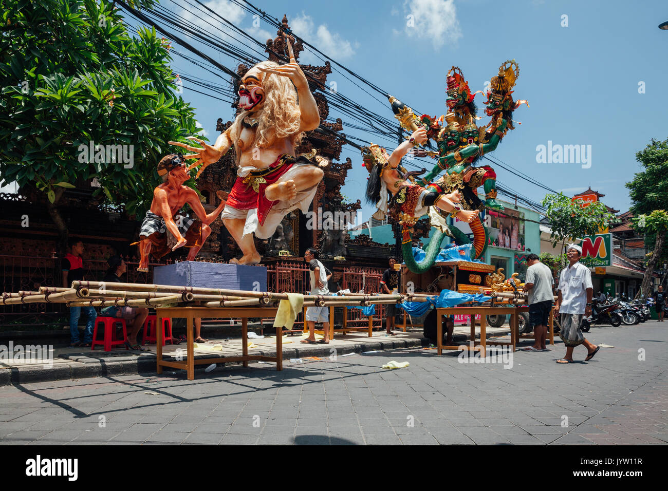 Bali, Indonesien - März 08, 2016: ogoh-ogoh Statuen für die Parade während der balinesischen Neujahrsfest vorbereitet am März 08, 2016 in Bali, ICH Stockfoto
