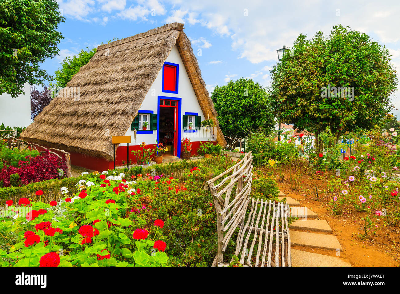 Traditionelles Haus mit Strohdach in Santana Village, Insel Madeira, Portugal Stockfoto