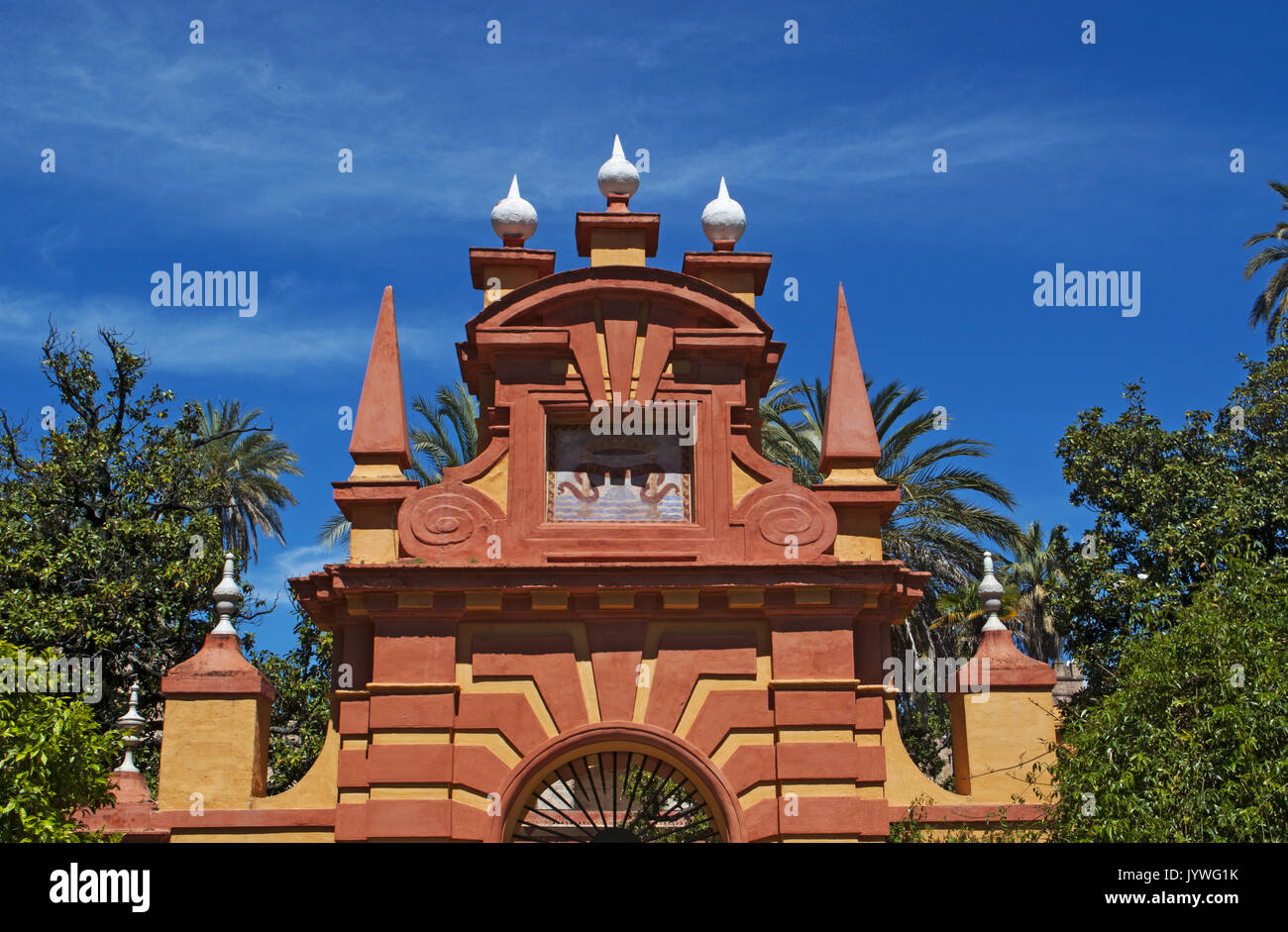 Spanien: architektonische Details und Aussicht auf die Gärten von Charles V des Alcazar von Sevilla, Royal Palace herausragendes Beispiel der Mudejar Architektur Stockfoto