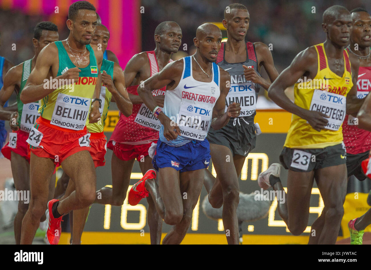 04. August 2017, London Stadium, East London, England; Leichtathletik WM, Tag 1; Mo Farah und Josua Kiprui Cheptegei In der abschließenden 10,0 Stockfoto