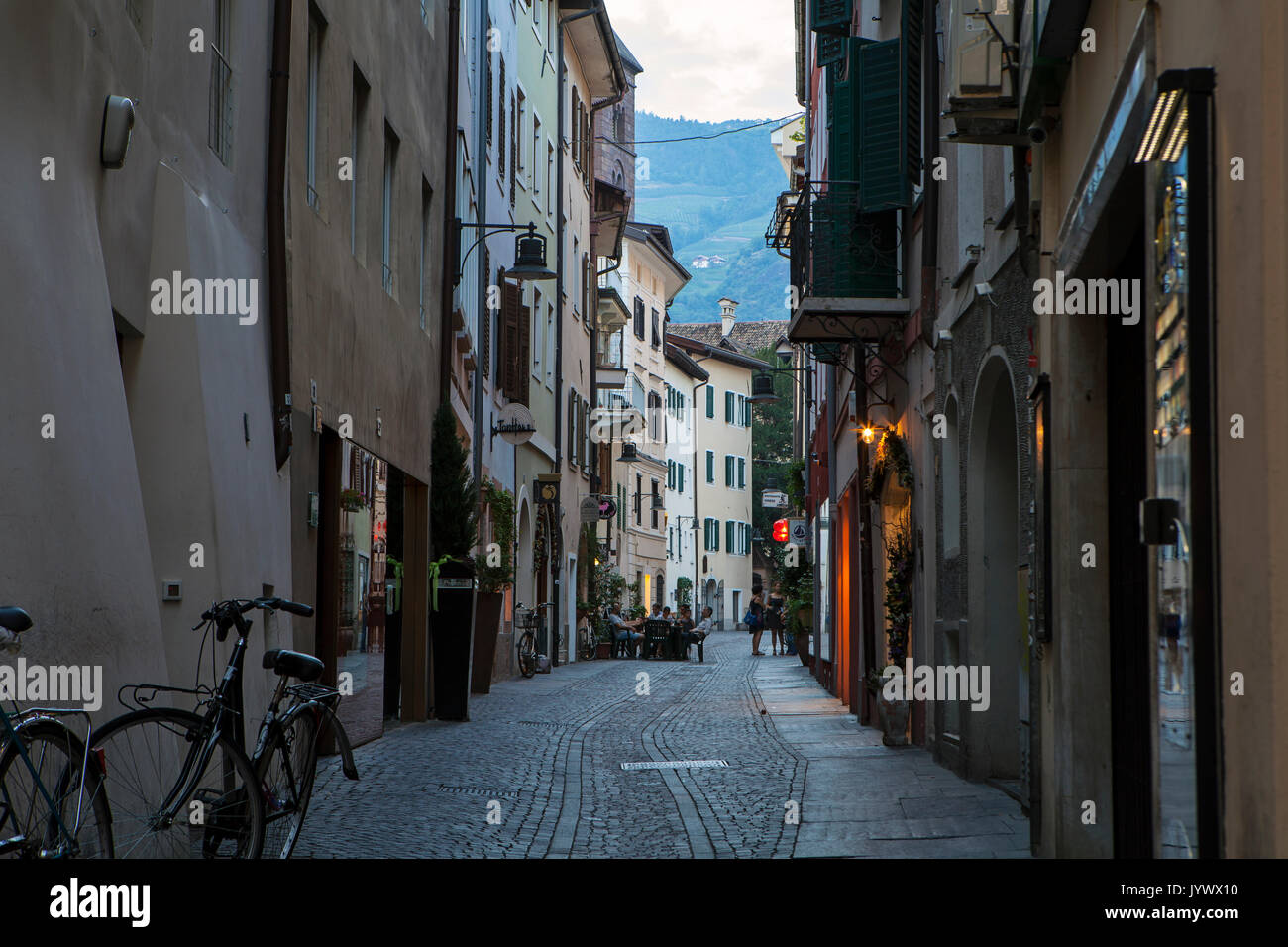 Bozen, Italien, 24. JUNI 2017: Bozen ist eine Stadt in Südtirol Provinz Nord Italien, in einem Tal inmitten hügeligen Weinbergen. Stockfoto