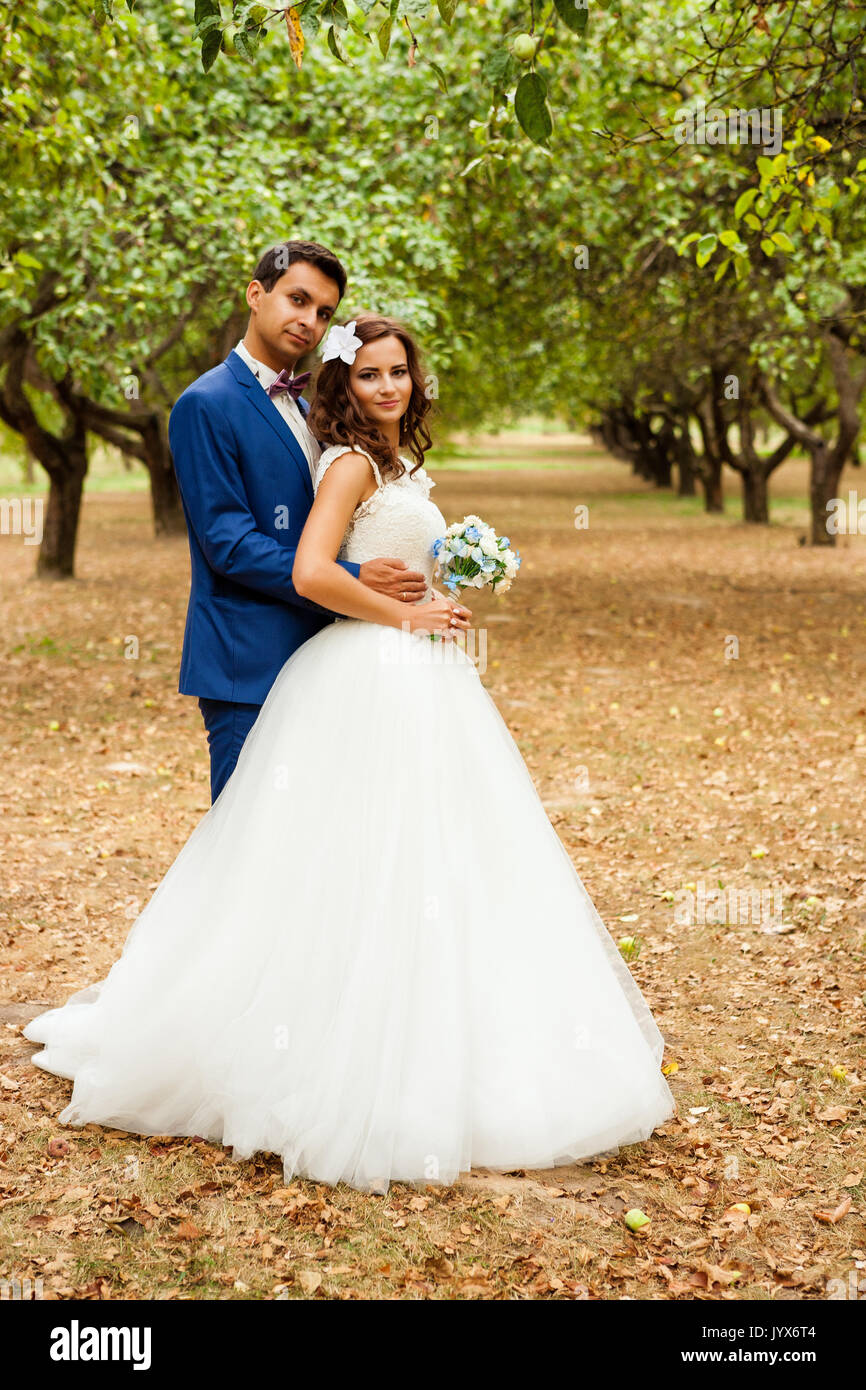 Glückliche Braut und Bräutigam auf ihrer Hochzeit Stockfoto
