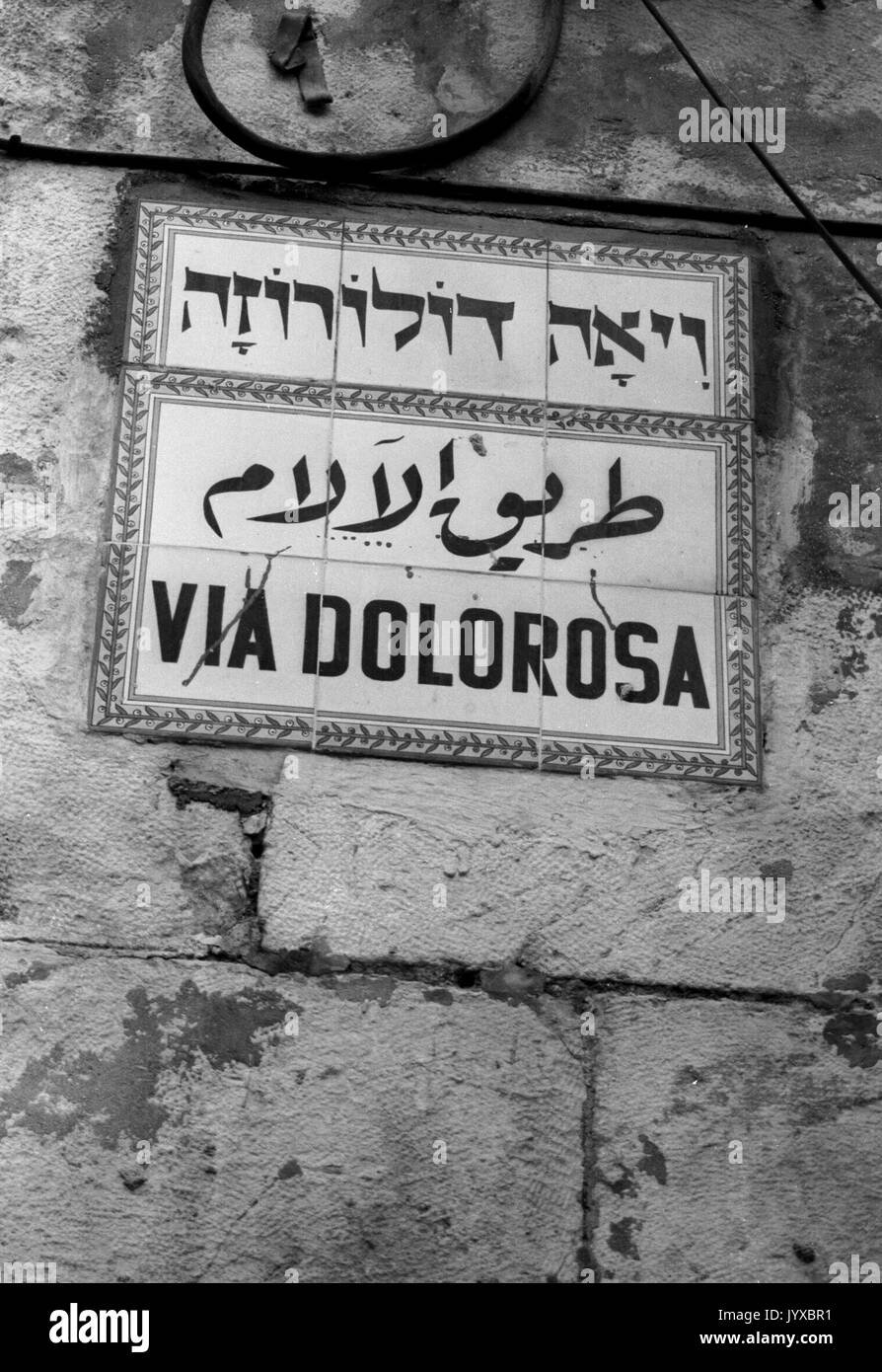 Via Dolorosa in Jerusalem 1987 April 03 biblischen Umgebungen glaubte, den Weg zu Jesus auf dem Weg zur Kreuzigung ging. Stockfoto