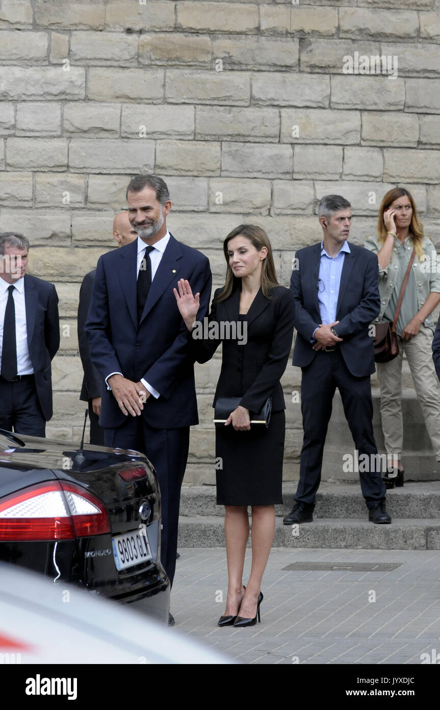 Barcelona, Spanien. 20. Aug 2017. König Felipe VI und Königin Letizia die Teilnahme an der Messe an der Sagrada Familia in Barcelona für die Opfer der Terrorangriffe, mit der Stadt Erzbischof, Kardinal Joan Josep Omella. Die Familien der 14 Opfer nahmen auch der Service und die Politiker als Ministerpräsidenten Mariano Rajoy, Carles Puigdemont Präsident Kataloniens, Barcelona's Bürgermeisterin Ada Colau und andere. Credit: ROSMI DUASO/Alamy leben Nachrichten Stockfoto