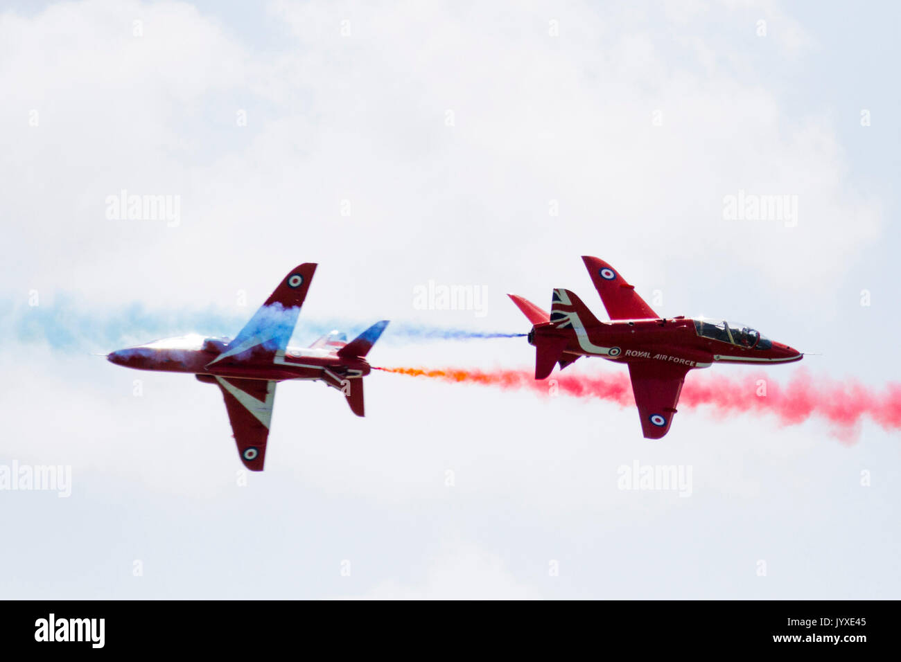 Eastbourne, Großbritannien. 20 Aug, 2017. UK Wetter. Die roten Pfeile unterhalten die Massen heute am letzten Tag der Eastbourne air show, auch bekannt als Airbourne. Eastbourne, East Sussex, UK Credit: Ed Brown/Alamy leben Nachrichten Stockfoto