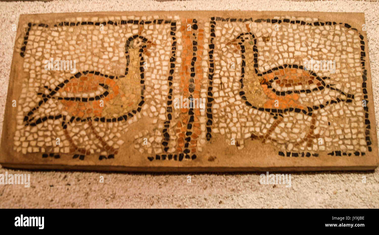 Korfu, Griechenland. 10.Oktober 2004. Bei Ausgrabungen entdeckt, diese alten Mosaiken aus der Basilika von Palaiopolis in Korfu sind in der byzantinischen Sammlung von Kerkyra in die alte Festung von Korfu. Eine Insel vor der Griechischen Westküste, Korfu ist ein beliebtes Reiseziel geworden. Credit: Arnold Drapkin/ZUMA Draht/Alamy leben Nachrichten Stockfoto
