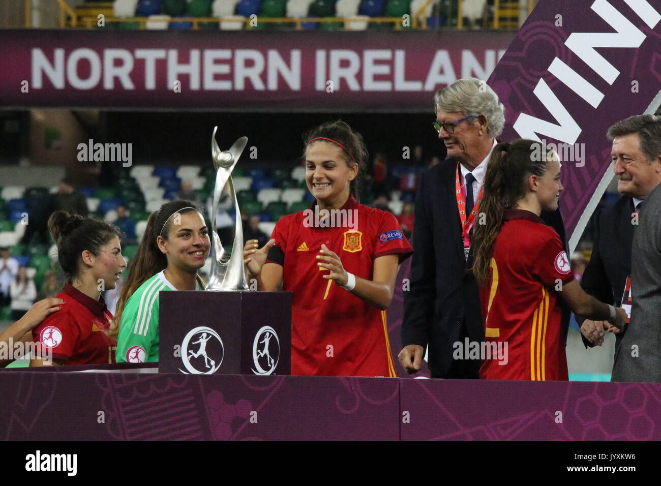 Belfast, Nordirland. 20 Aug, 2017. Nationale Fußball-Stadion im Windsor Park, Belfast, Nordirland, Irland. 20 Aug, 2017. UEFA U19-Europameisterschaft der Frauen Endg. - Frankreich 2 Spanien 3. Spanien feiern gewinnen das Finale. Quelle: David Hunter/Alamy leben Nachrichten Stockfoto