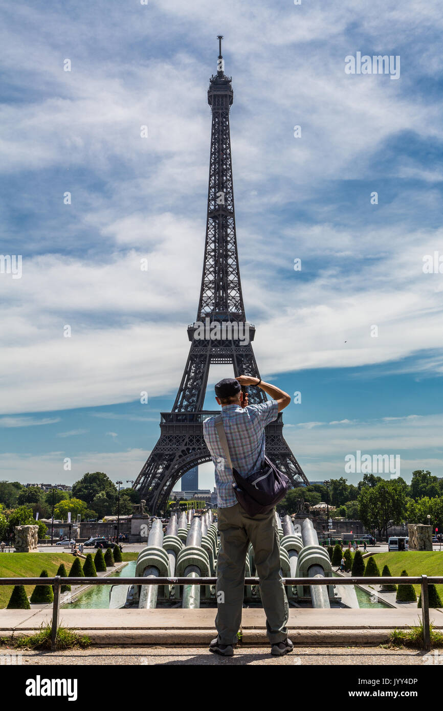 Ein Fotograf Fotos der Eiffelturm, Paris, Frankreich Stockfoto
