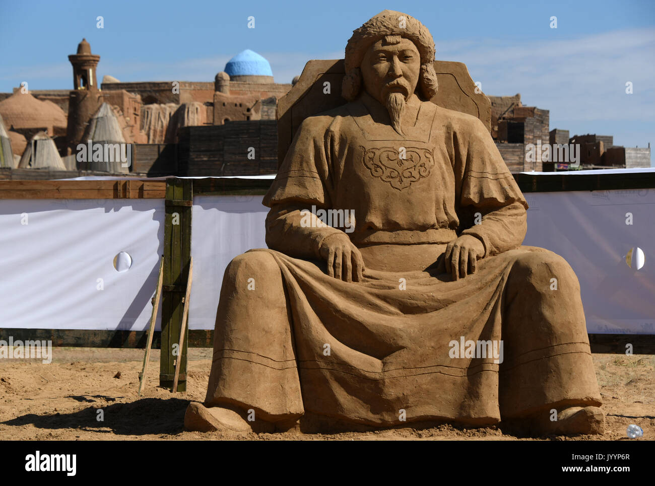 Sandskulpturenfestival Präzession in der Nähe von Saray - batu Kulturzentrum in Astrakhan region Stockfoto