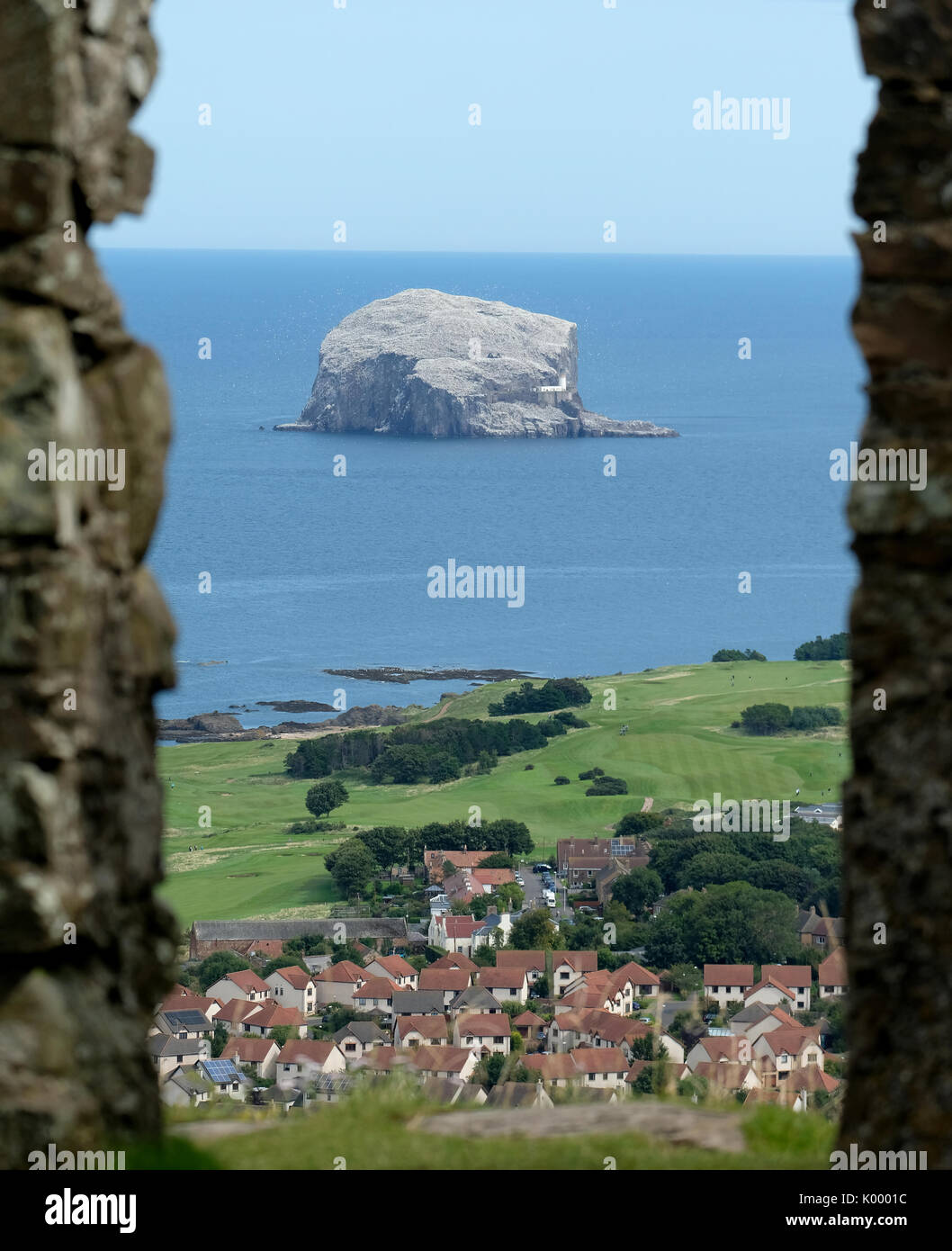 Der Bass Rock, North Berwick East Lothian die größte Kolonie von Basstölpel in der Welt und ist ein Ort von besonderem wissenschaftlichen Interesse. Stockfoto