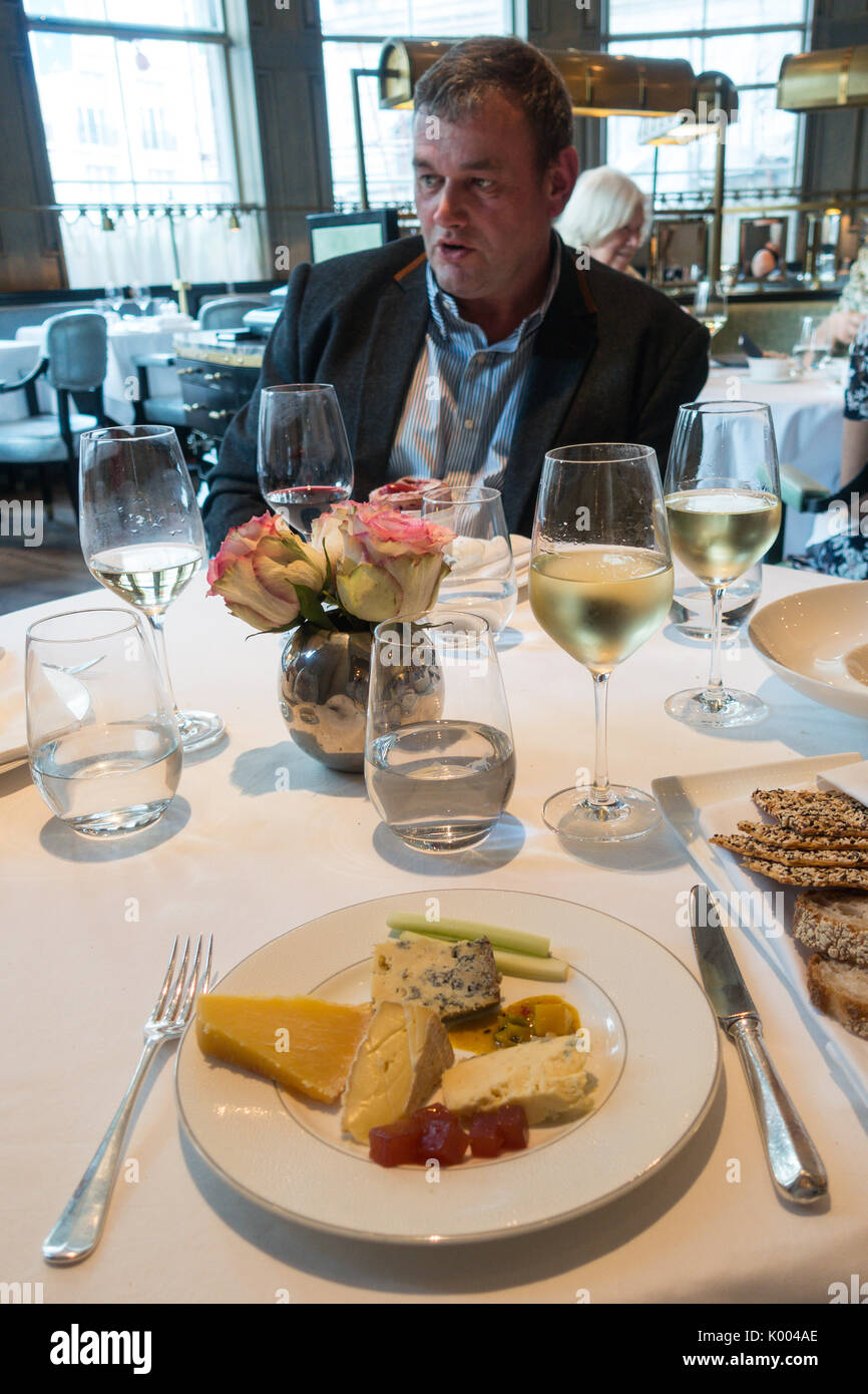 Roux an der Landau, Langham Hotel, London, Großbritannien, Platte des französischen und britischen artisan Käse Stockfoto