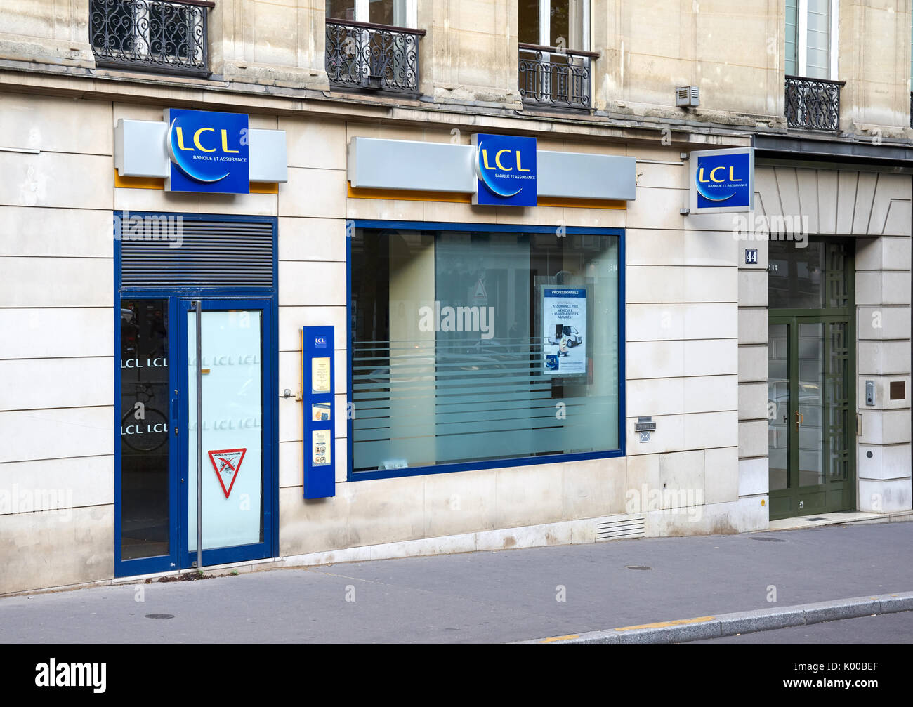PARIS, Frankreich, 10. MAI 2017: LCL-Büro in Paris. LCL S.A. ist ein französisches Finanzdienstleistungsunternehmen mit Sitz in Lyon, Frankreich. Stockfoto