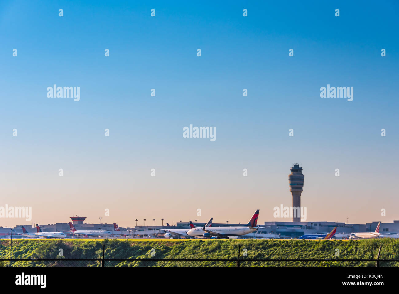 Atlanta, Georgia Fluggesellschaft Verkehr am internationalen Flughafen Hartsfield-Jackson Atlanta, dem verkehrsreichsten Flughafen der Welt. (USA) Stockfoto