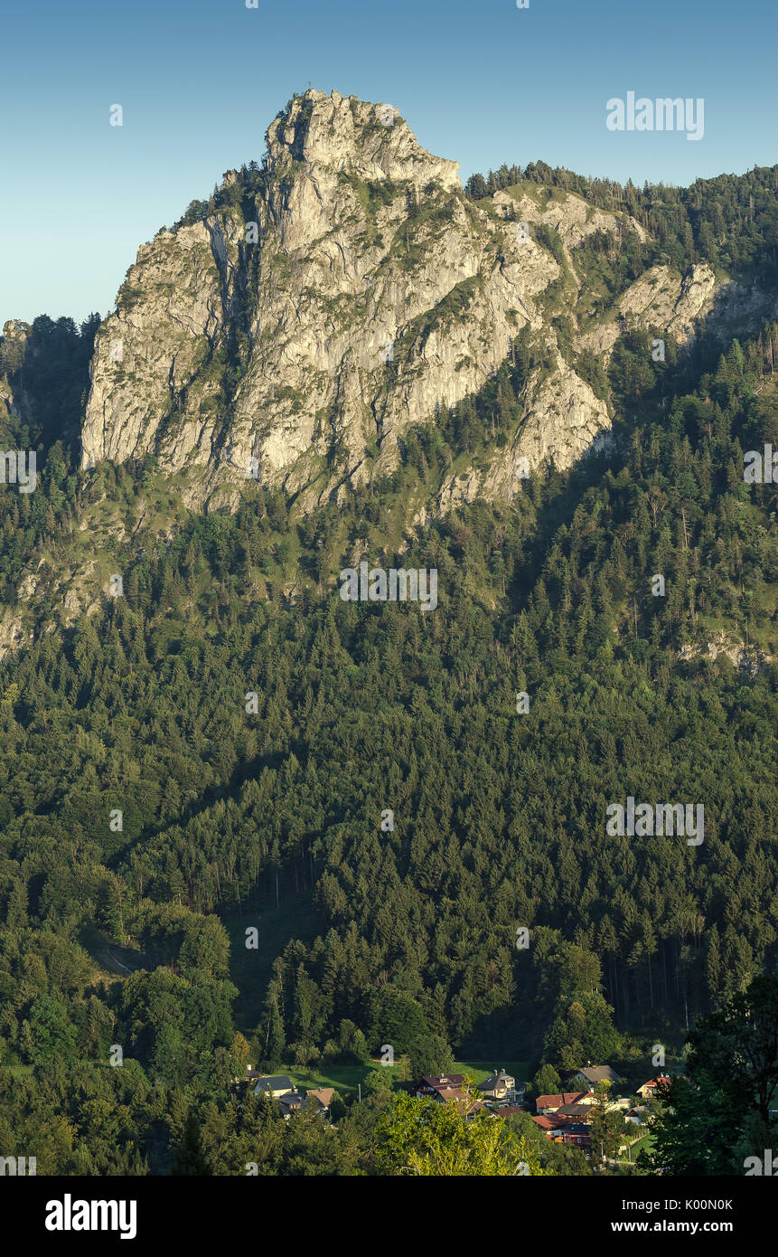 Nockstein in Salzburg, Österreich, Europa. Vertikale. Mit den Ausläufern der Nördlichen Kalkalpen und Osthorn Gruppe. Blick vom Heuberg. Stockfoto