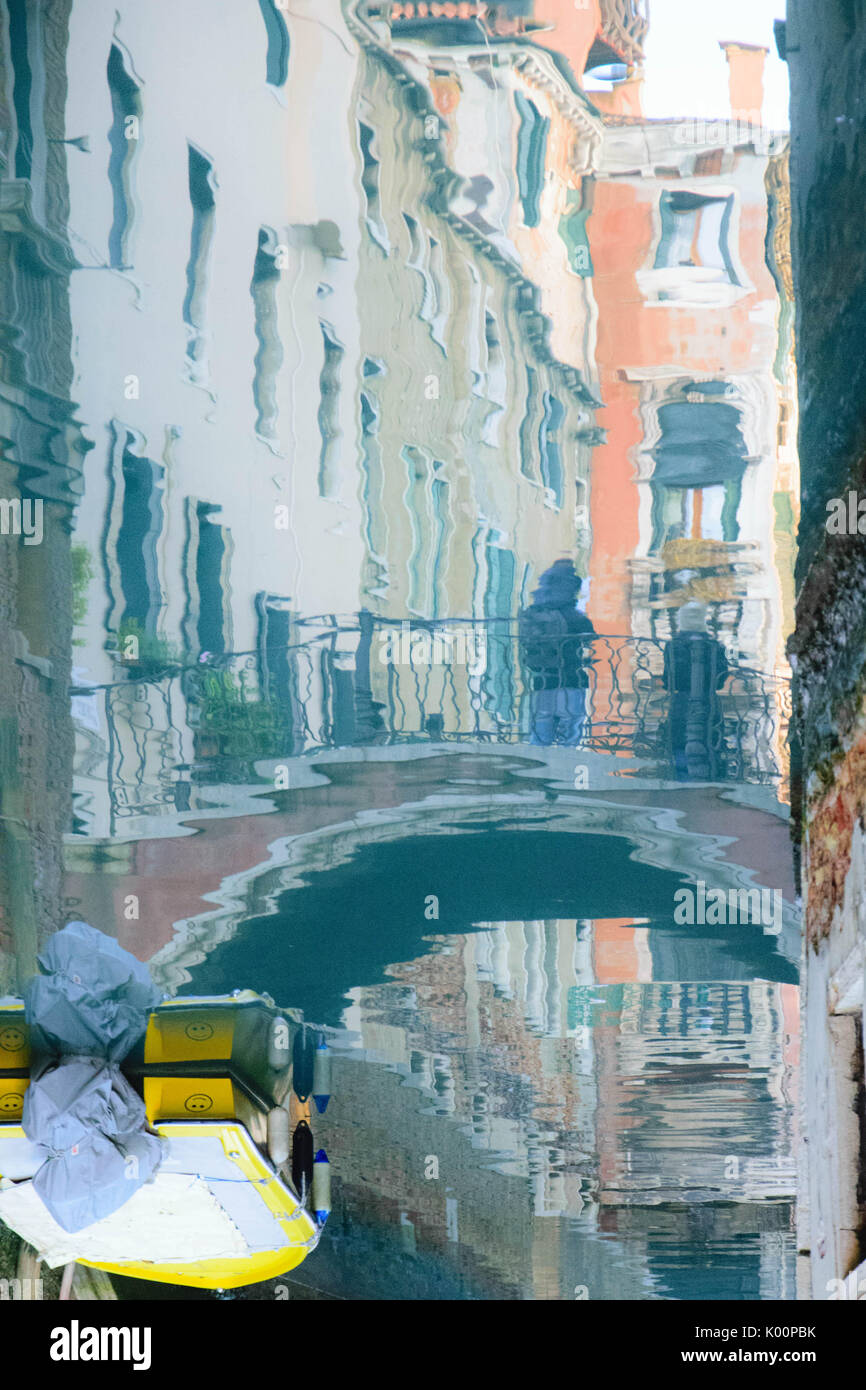 Betrachtung einer Brücke in Venedig. Mit der Nikon D5300 genommen Stockfoto