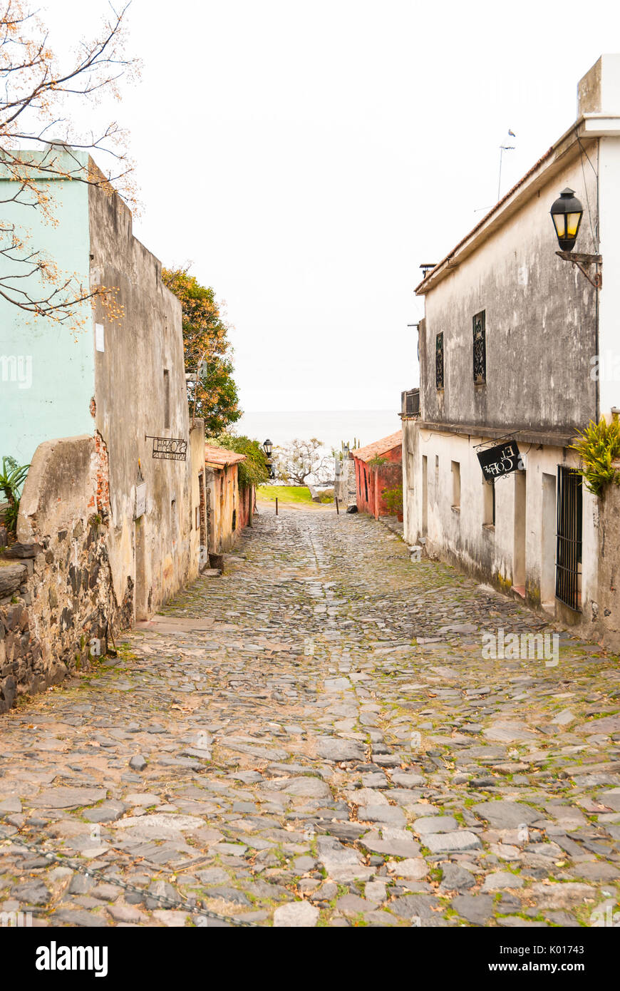 Die Calle de los suspiros (Straße der Seufzer) in Colonia del Sacramento, Uruguay. Weltkulturerbe der UNESCO Stockfoto