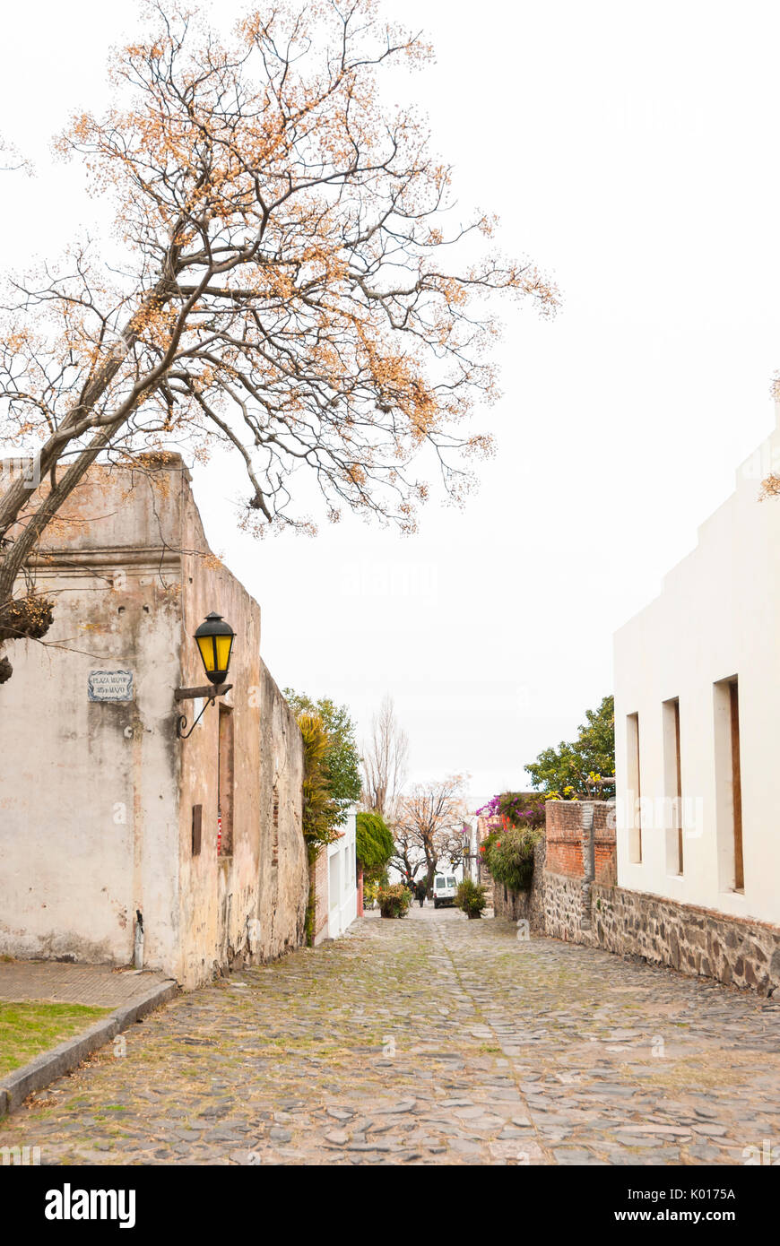 Koloniale Architektur in den gepflasterten Straßen von Colonia del Sacramento, Uruguay. Weltkulturerbe der UNESCO Stockfoto