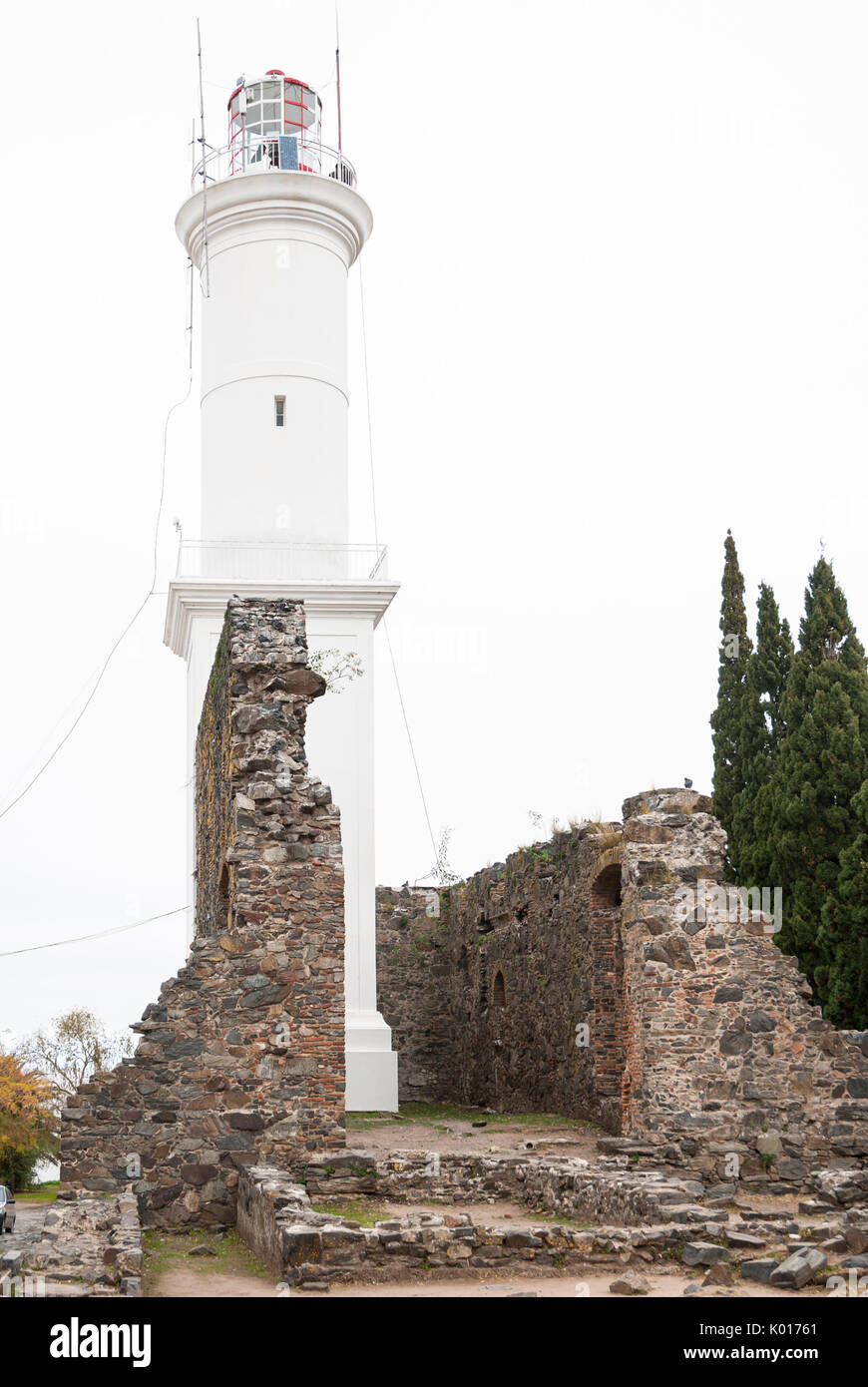 Leuchtturm und Ruinen der 17 hs Jahrhundert Kloster von San Francisco, Colonia del Sacramento, Uruguay. Weltkulturerbe der UNESCO Stockfoto