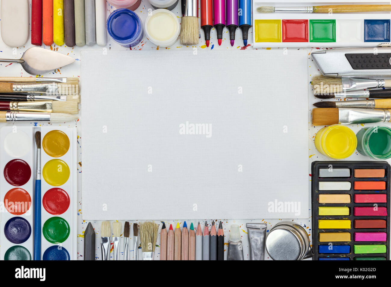 Verschiedene Werkzeuge für Malerei. Zubehör für Zeichnung. frame Komposition mit kopieren. Stockfoto