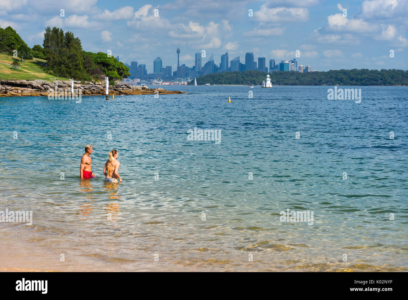 Sydney City Skyline von Watson Bay, New South Wales, Australien gesehen. Stockfoto