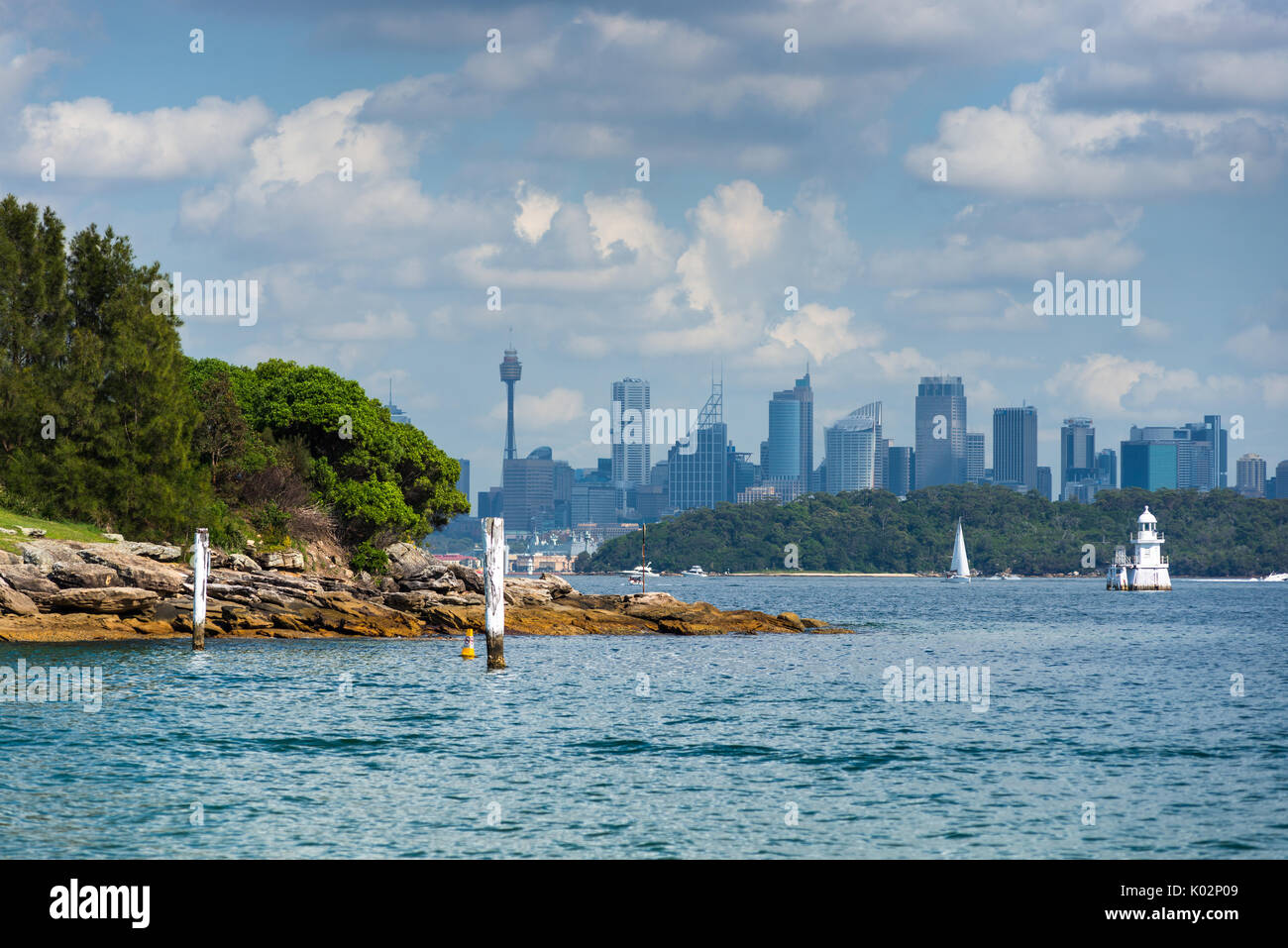 Sydney City Skyline von Watson Bay, New South Wales, Australien gesehen. Stockfoto