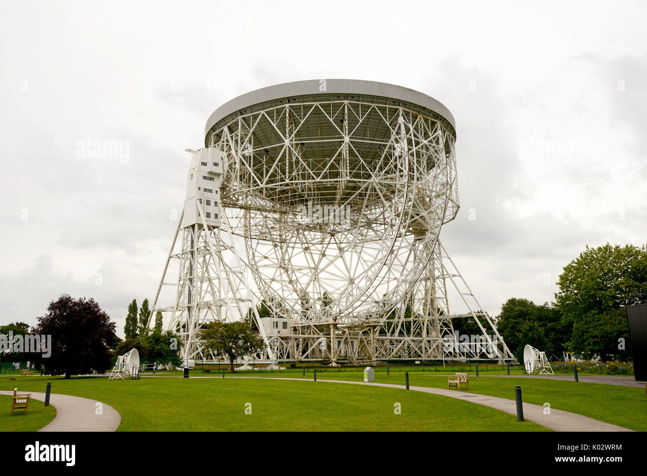 Das Jodrell Bank Observatory Radioteleskop in Cheshire, England, der Teil der Astrophysik Abteilung an der Universität von Manchester. Stockfoto