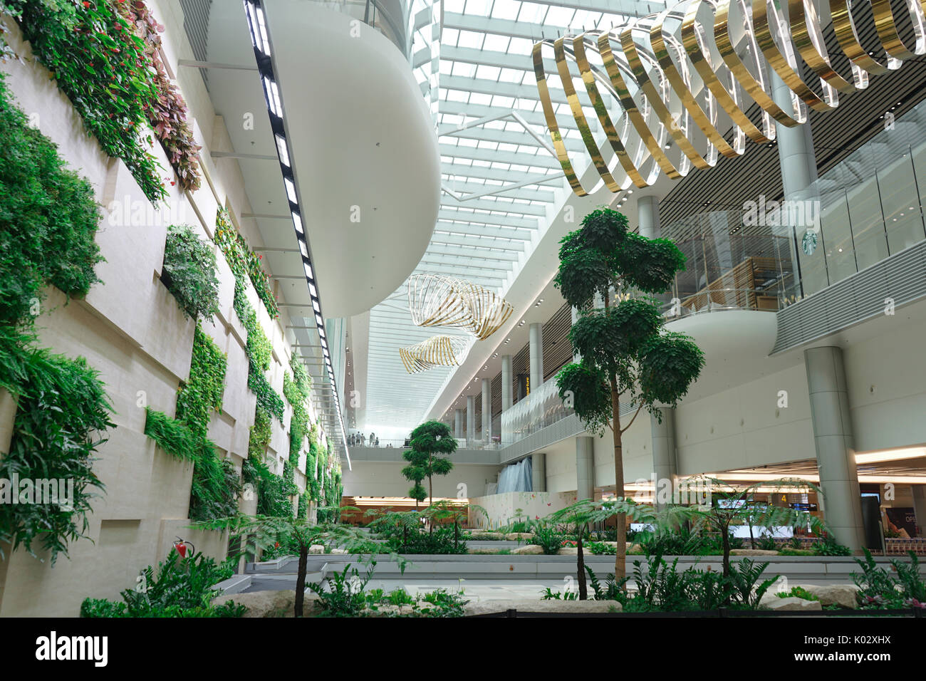 Changi Airport Terminal 4, fantastische Innenarchitektur. Stockfoto