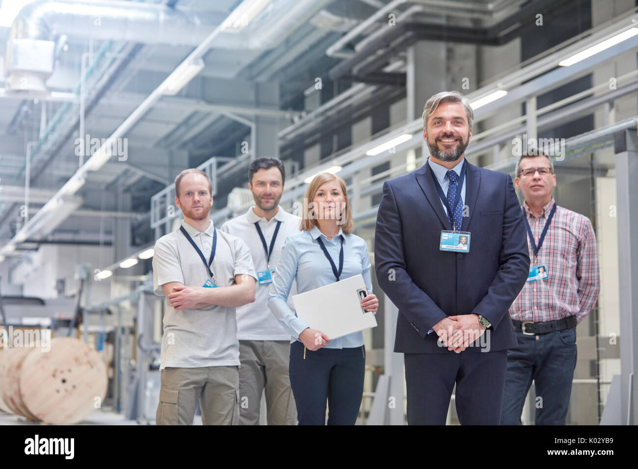 Portrait zuversichtlich Geschäftsinhaber und Supervisoren in Fiber Optik Factory Stockfoto Portrait zuversichtlich Geschäftsinhaber und Supervisoren in Fiber Optik Factory Stockfoto