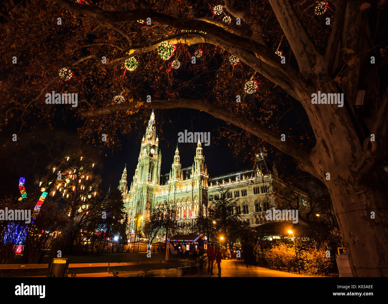 Weihnachtsmarkt im Wiener Rathaus am Rathausplatz, Österreich, Europa. Stockfoto
