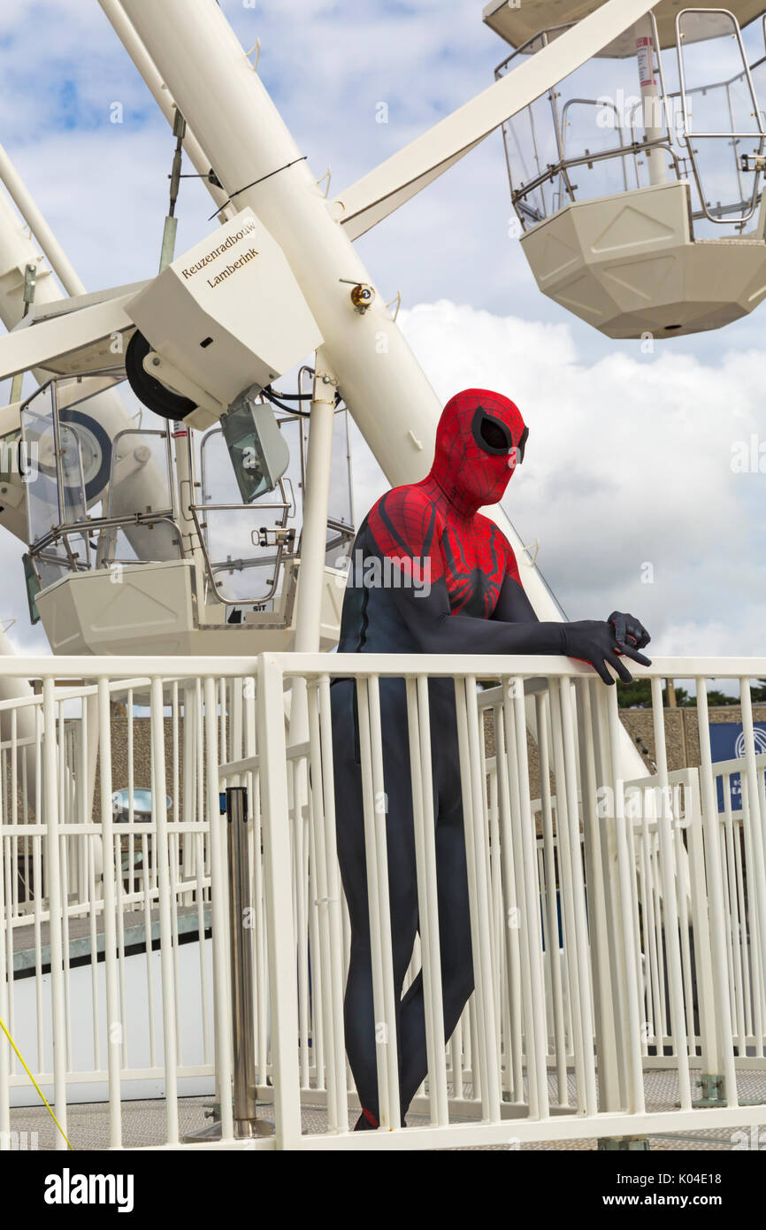Spider-Man Charakter von Big Wheel am Pier Ansatz, Bournemouth, Dorset, UK im August Stockfoto