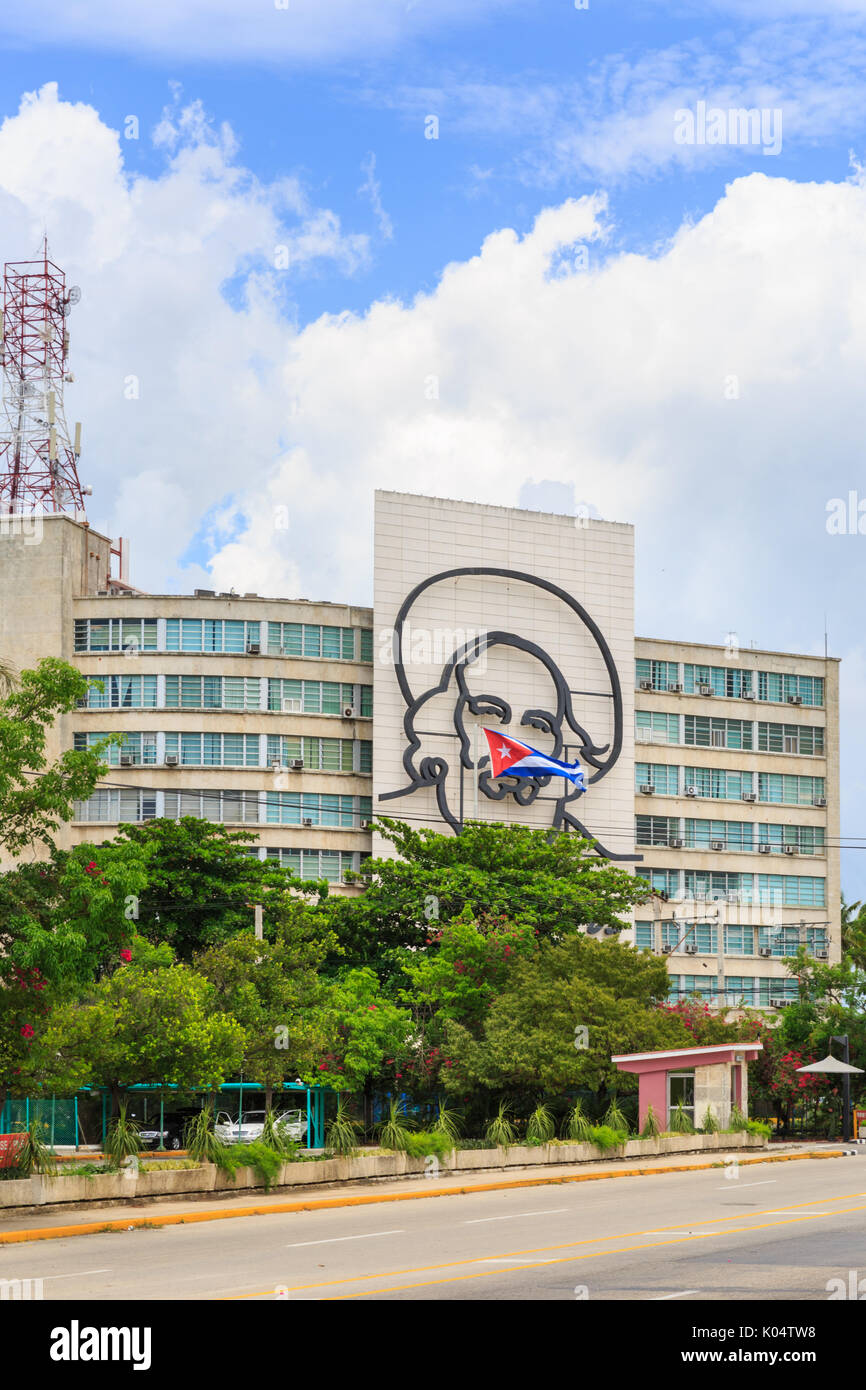 "Vas Bien Fidel' Wandgemälde von Camilo Cienfuegos auf dem kubanischen Ministerium für Information und Kommunikation, Plaza De La Revolucion, Havanna, Kuba Stockfoto