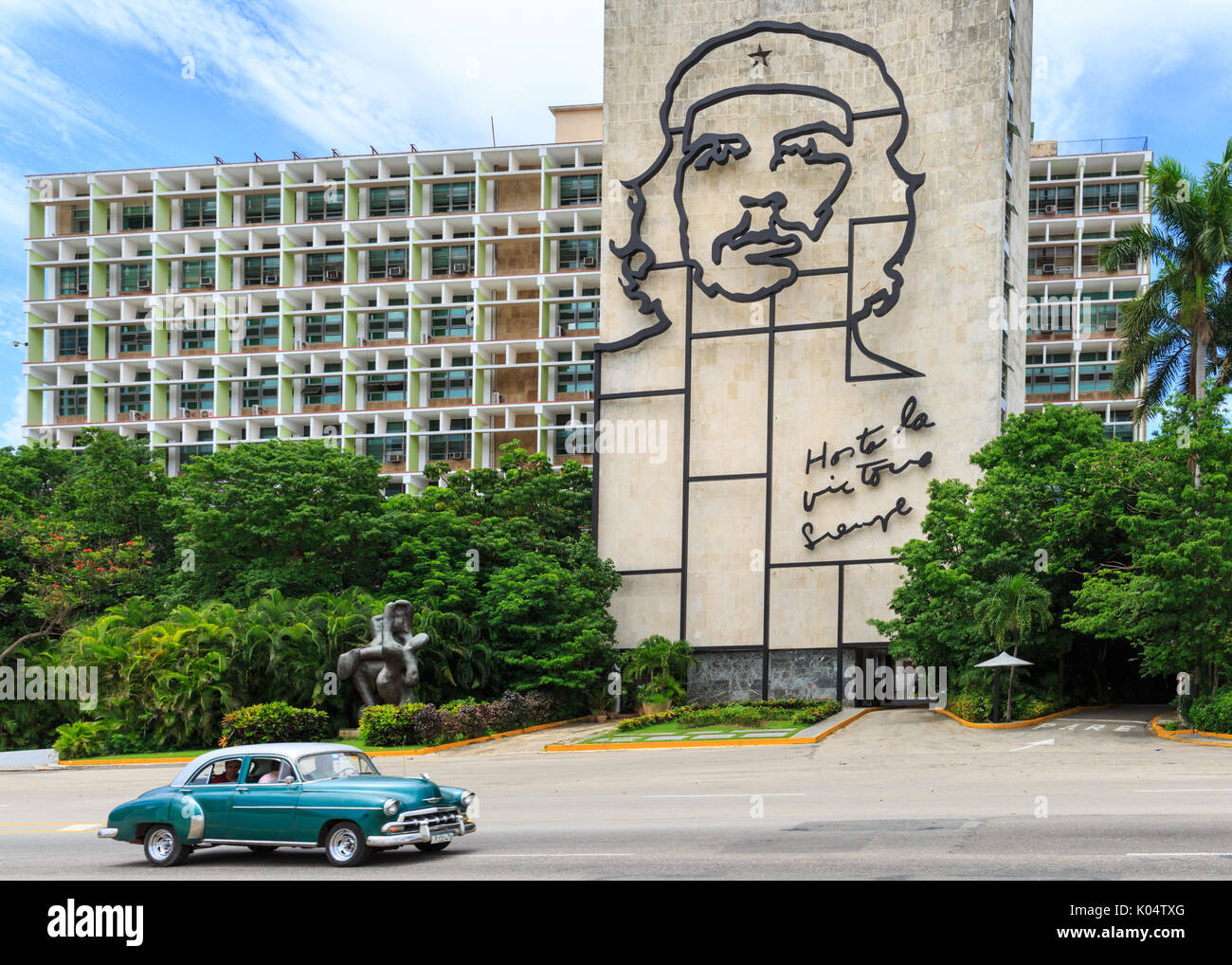 Kubanischen Ministeriums des Innern mit Gedenkstätte Bild ' Hasta la victoria siempre' von Che Guevara, Plaza De La Revolucion, Havanna, Kuba Stockfoto