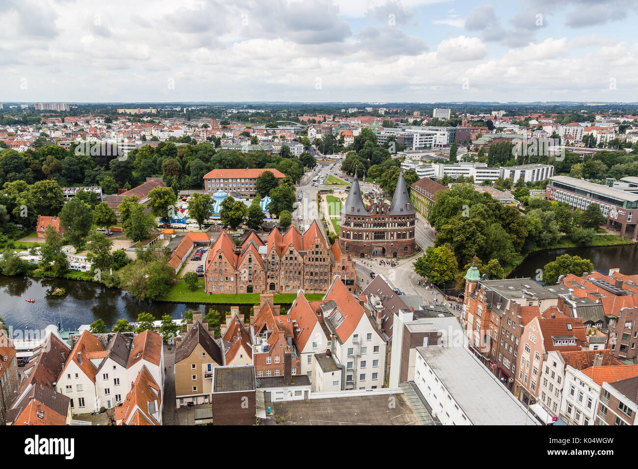 Luftbild zum Holstentor, Hansestadt Lübeck, Schleswig-Holstein, Deutschland Stockfoto