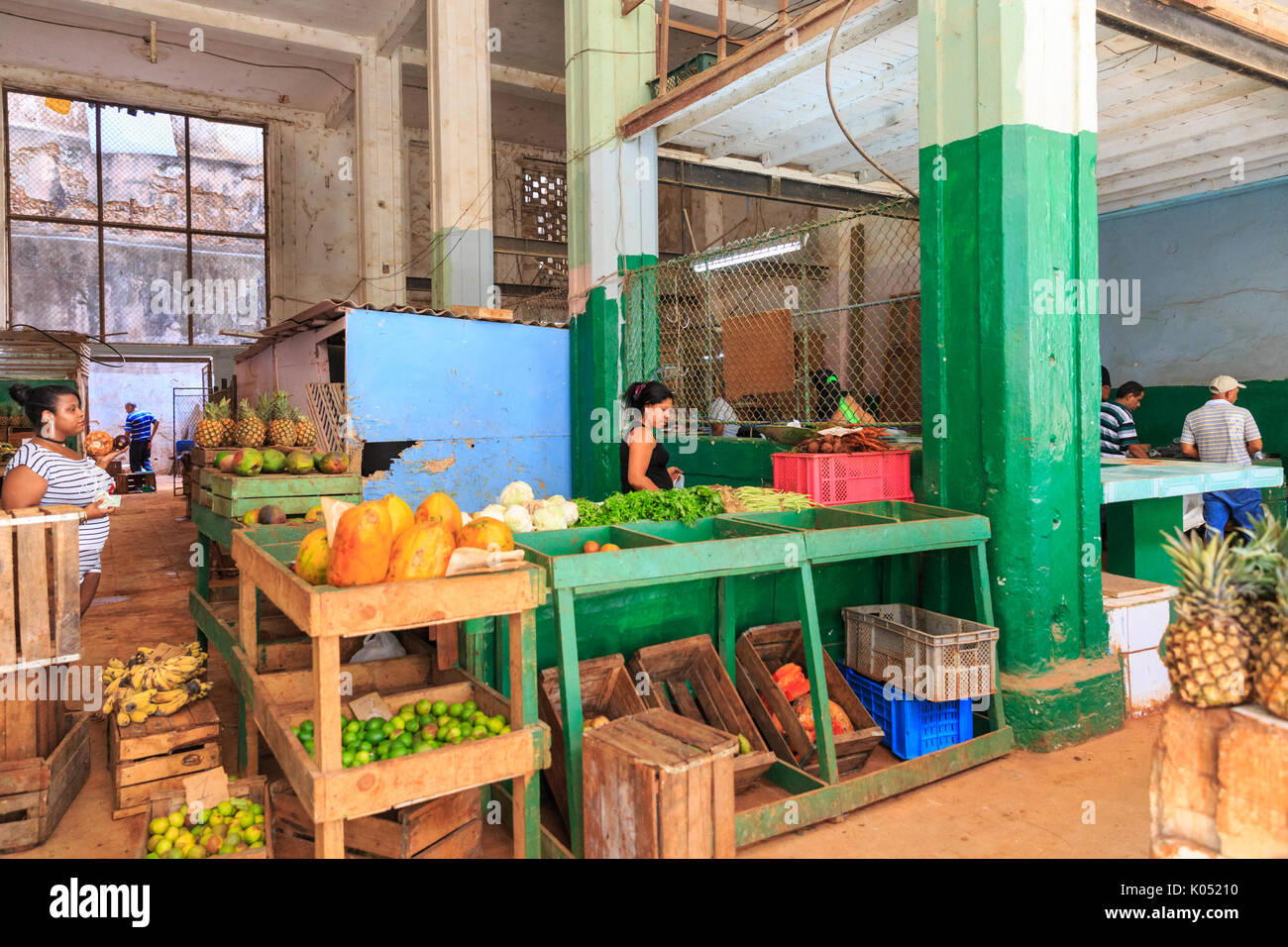 Kubanisches Essen Shop, indoor Bauern Markt für Obst und Gemüse, Havanna, Kuba Stockfoto