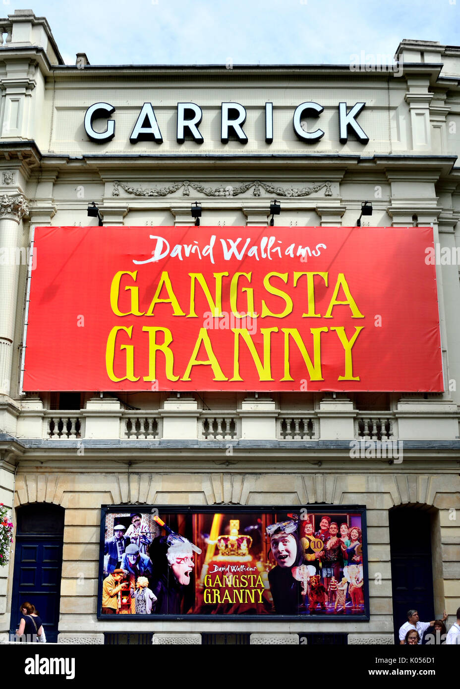 London, England, UK. "Gangsta Oma' (David Walliams) im Garrick Theatre, Charing Cross Road Stockfoto