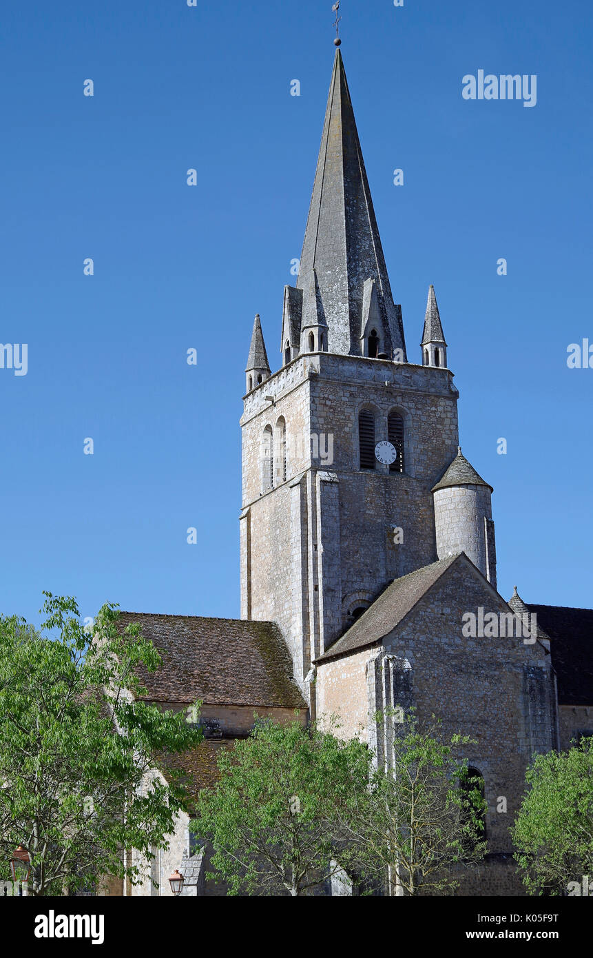 Die Abteikirche von Saint Benoit, der hl. Benedikt, in der Nähe von Poitiers. Spätromanische, 11. und 12. Jahrhundert Stockfoto