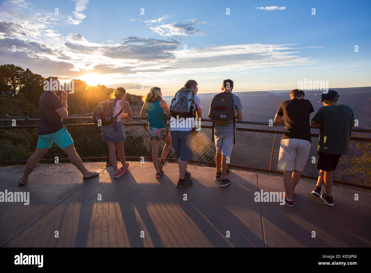 Nehmen Sie Fotos und Telefon Tousists selfies am Grand Canyon, Arizona, USA. Stockfoto