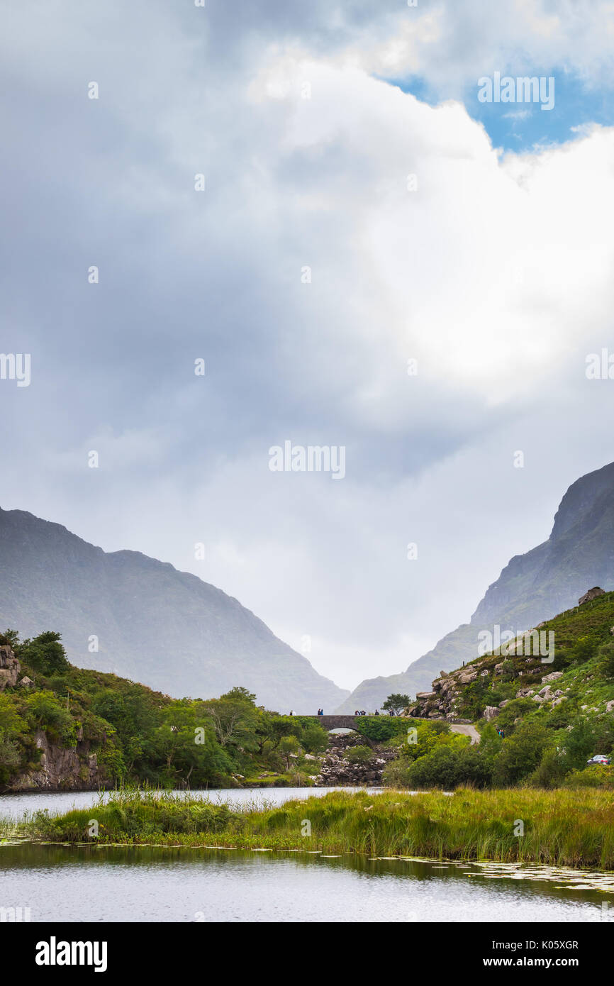 "Die Brücke" an der Lücke von Dunloe, andernfalls bekannt als Bearna eine Choimín Sinne "Lücke der Gemeinsamen-Land') ist ein schmaler Gebirgspfad von Irland Stockfoto