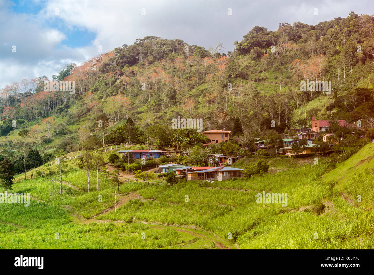 Costa Rica. Häuser in der Cordillera Central, in der Nähe der Tayutic Hacienda. Stockfoto