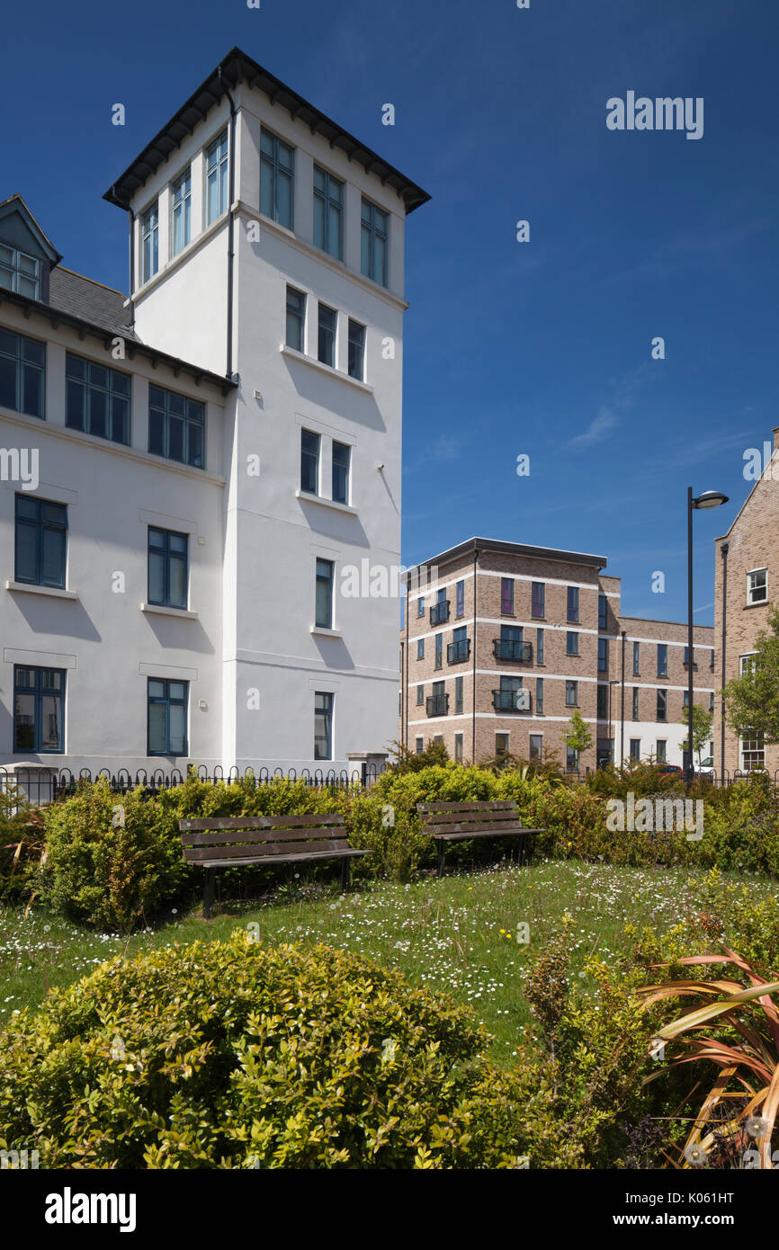 Die sehr abwechslungsreichen architektonischen Stile von Häusern und Wohnungen, die ein Teil der Eco-design Entwicklung am Upton ein Vorort von Northampton, England, Großbritannien Stockfoto