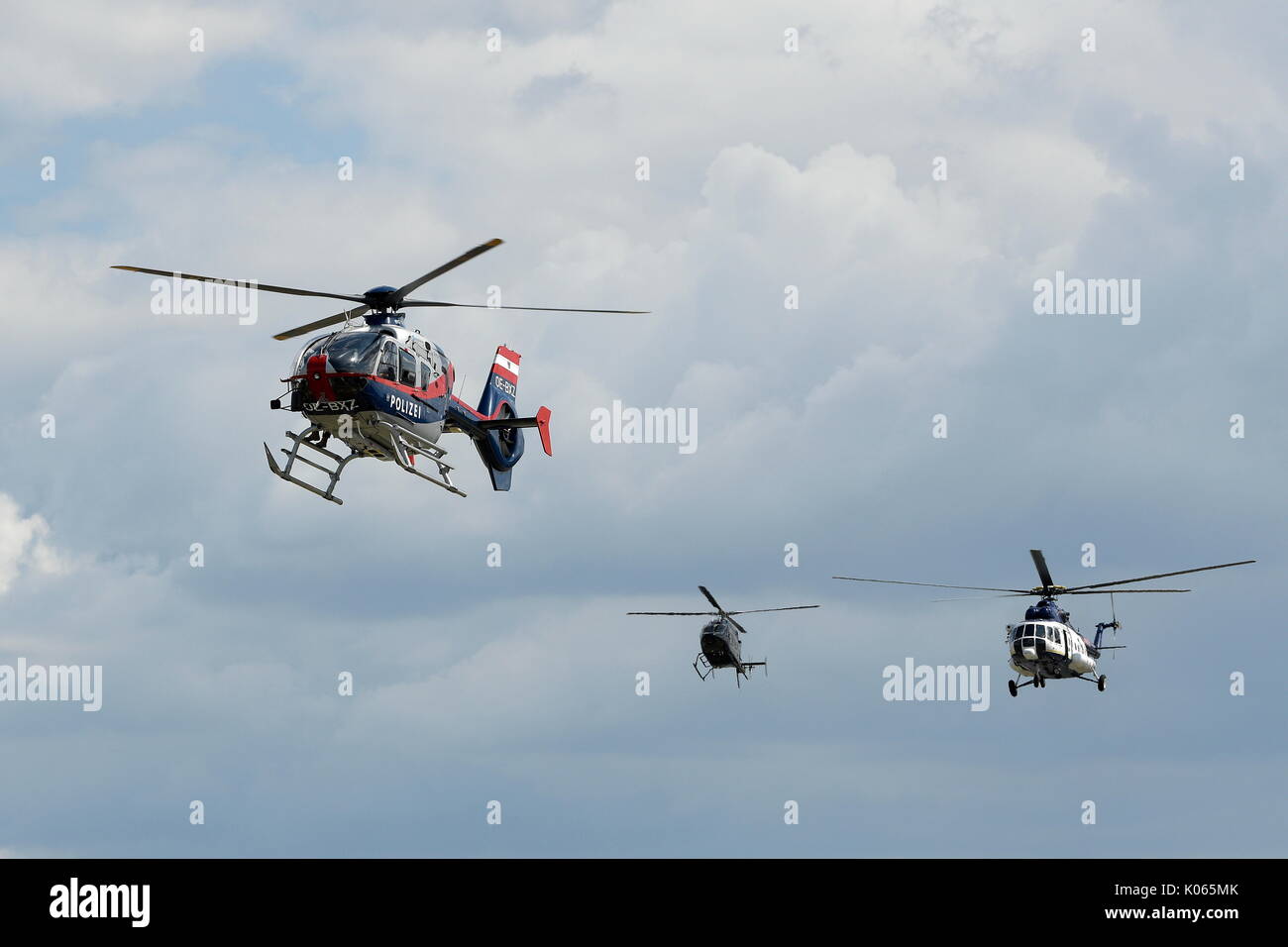 Wien, Österreich. 21 Aug, 2017. EKO Cobra/DSE und internationalen polizeilichen Spezialeinheiten aus Deutschland, der Slowakei, Slowenien und Ungarn nahmen an einer terroristischen Bewegung in Wien. Deutschland: die Beamten der Special Operations Command (SEK) Nordbayern, die Special Operations Command (SEK) Südbayern mit einem Access Boot sowie der Bundesgrenzschutz "GSG 9". Slowakei: die Beamten der Anti-Terror-Einheit "LYNX-Befehl 'mit zwei Hubschraubern. Quelle: Franz Perc/Alamy leben Nachrichten Stockfoto