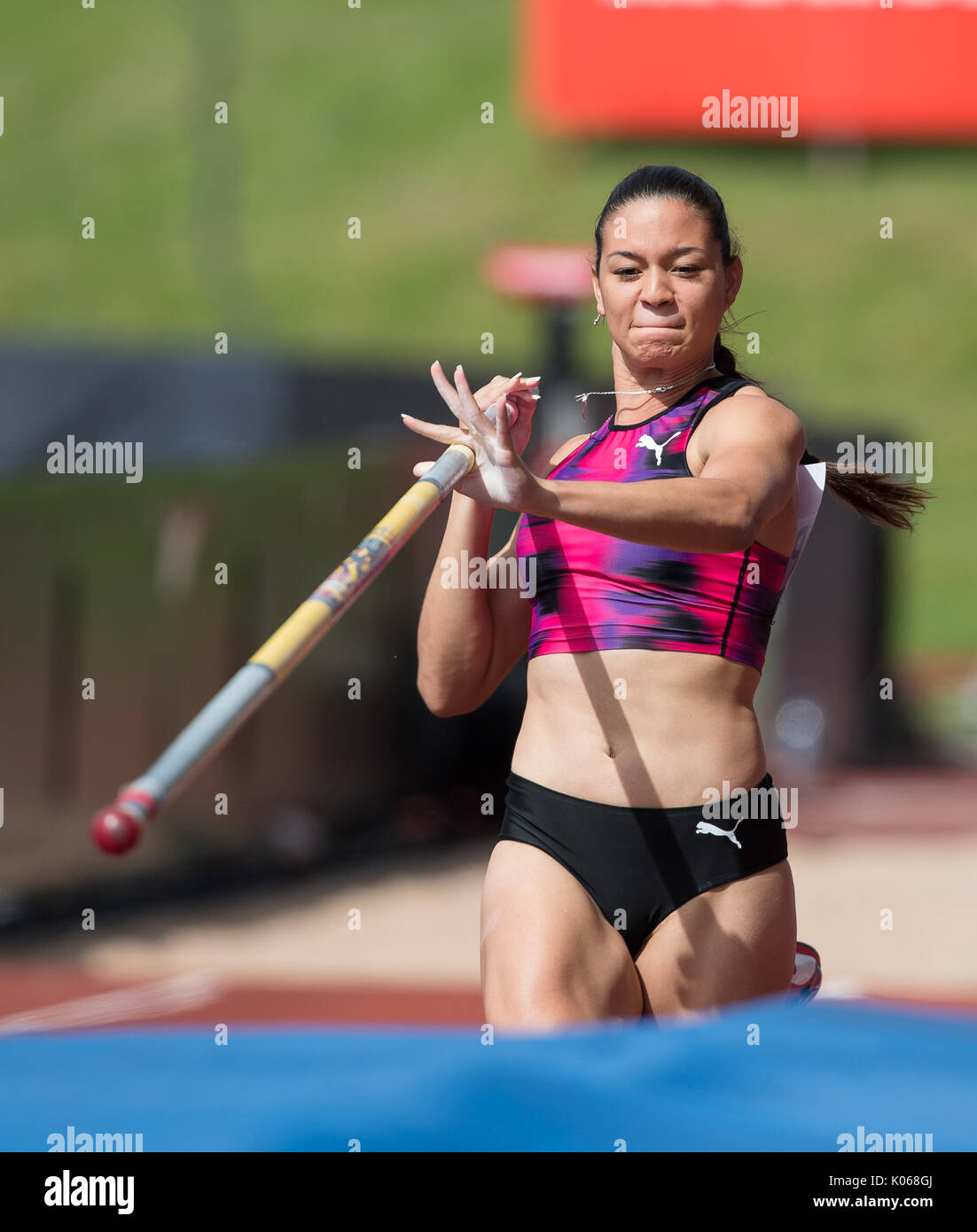 Birmingham, Großbritannien. 20 Aug, 2017. Robeilys PEINADO von Venezuela bei den Frauen Stabhochsprung während der Muller Grand Prix Birmingham Athletik an Alexandra Stadium, Birmingham, England am 20. August 2017. Foto von Andy Rowland. Credit: Andrew Rowland/Alamy leben Nachrichten Stockfoto