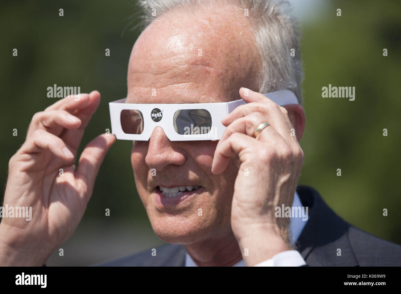 Washington, District of Columbia, USA. 21 Aug, 2017. Sen. JERRY MORAN (R-KS) Views 2017 Sonnenfinsternis. Credit: Alex Edelman/ZUMA Draht/Alamy leben Nachrichten Stockfoto