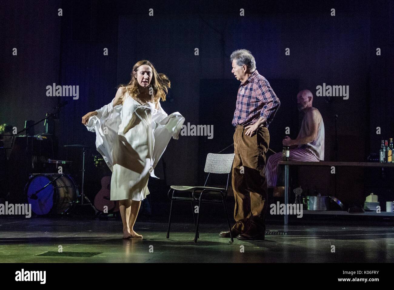 Edinburgh, Großbritannien. 22 Aug, 2017. Preisgekrönte Dramatiker Zinnie Harris reimagines AeschylusÕs 2.500 Jahre alten drama Orestie in einer blasenbildung neue Version von Bürgern Theater inszeniert und von Dominic Halle geleitet. Orestie: Der ruhelose Haus wird als Teil des Edinburgh International Festival am Lyceum von 22.-27. August 2017 durchgeführt werden. Credit: Rich Dyson/Alamy leben Nachrichten Stockfoto