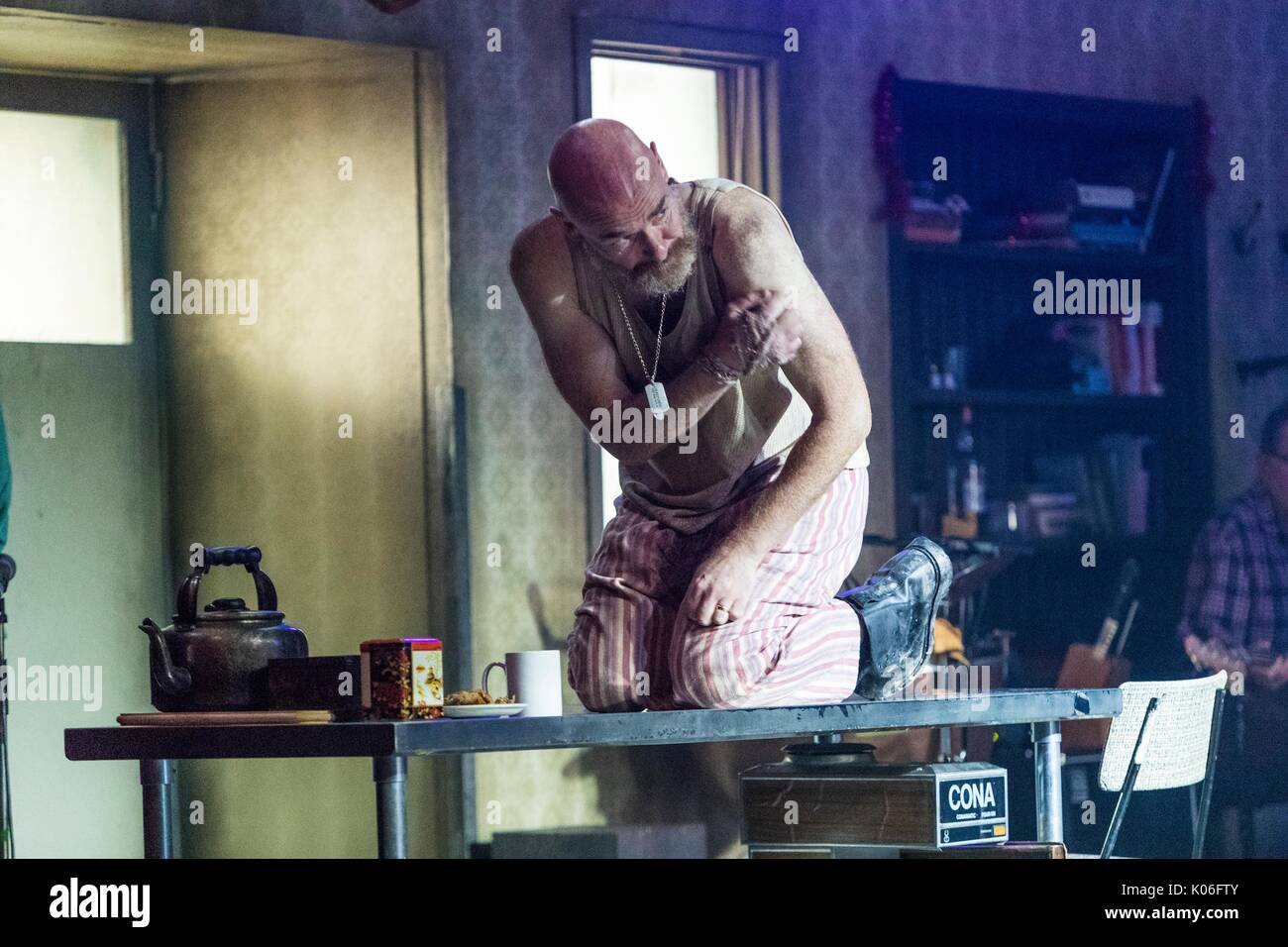 Edinburgh, Großbritannien. 22 Aug, 2017. Preisgekrönte Dramatiker Zinnie Harris reimagines AeschylusÕs 2.500 Jahre alten drama Orestie in einer blasenbildung neue Version von Bürgern Theater inszeniert und von Dominic Halle geleitet. Orestie: Der ruhelose Haus wird als Teil des Edinburgh International Festival am Lyceum von 22.-27. August 2017 durchgeführt werden. Credit: Rich Dyson/Alamy leben Nachrichten Stockfoto