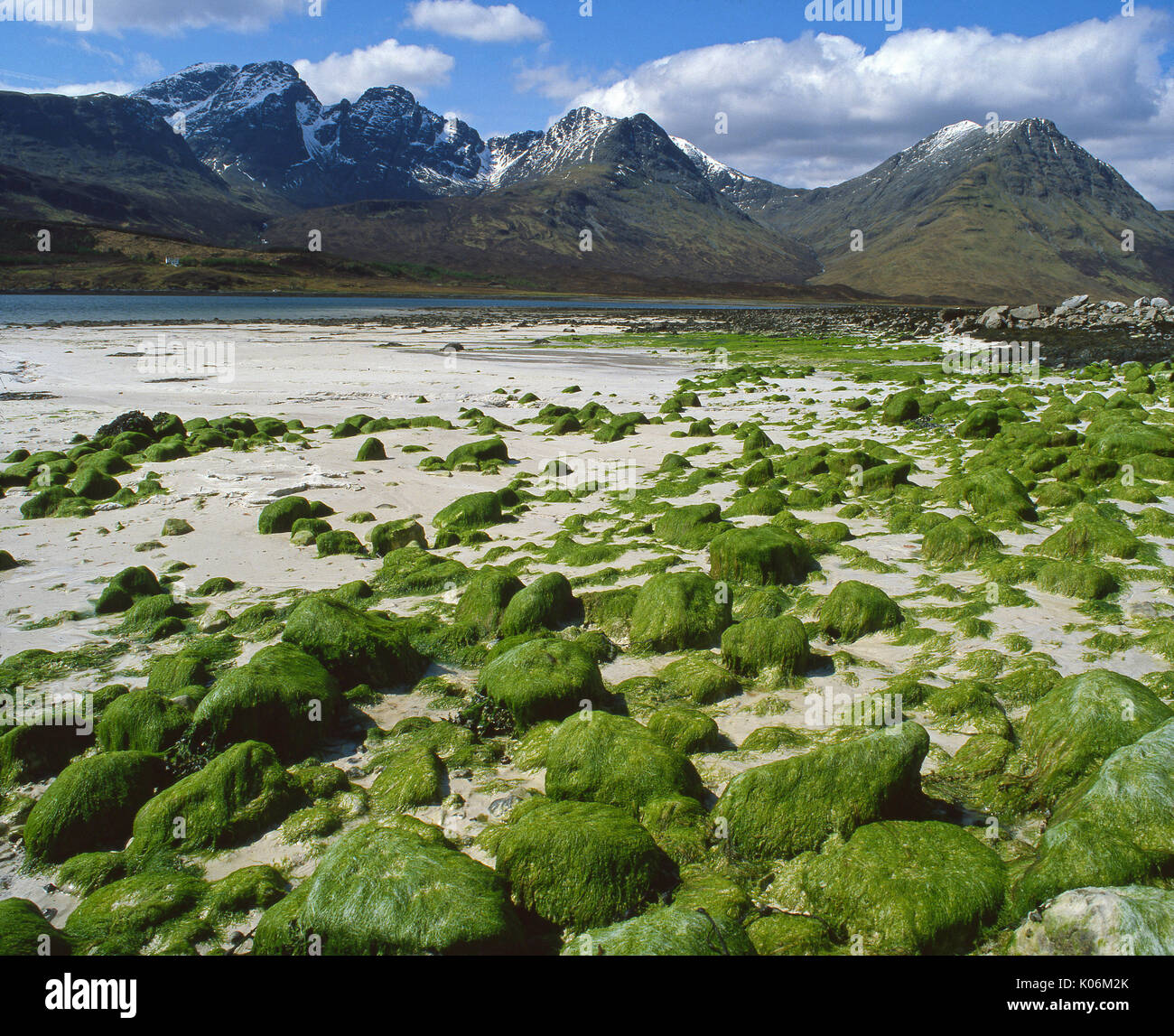 In Richtung der robuste Cuillins vom Ufer des Loch Slapin, Insel Skye Stockfoto