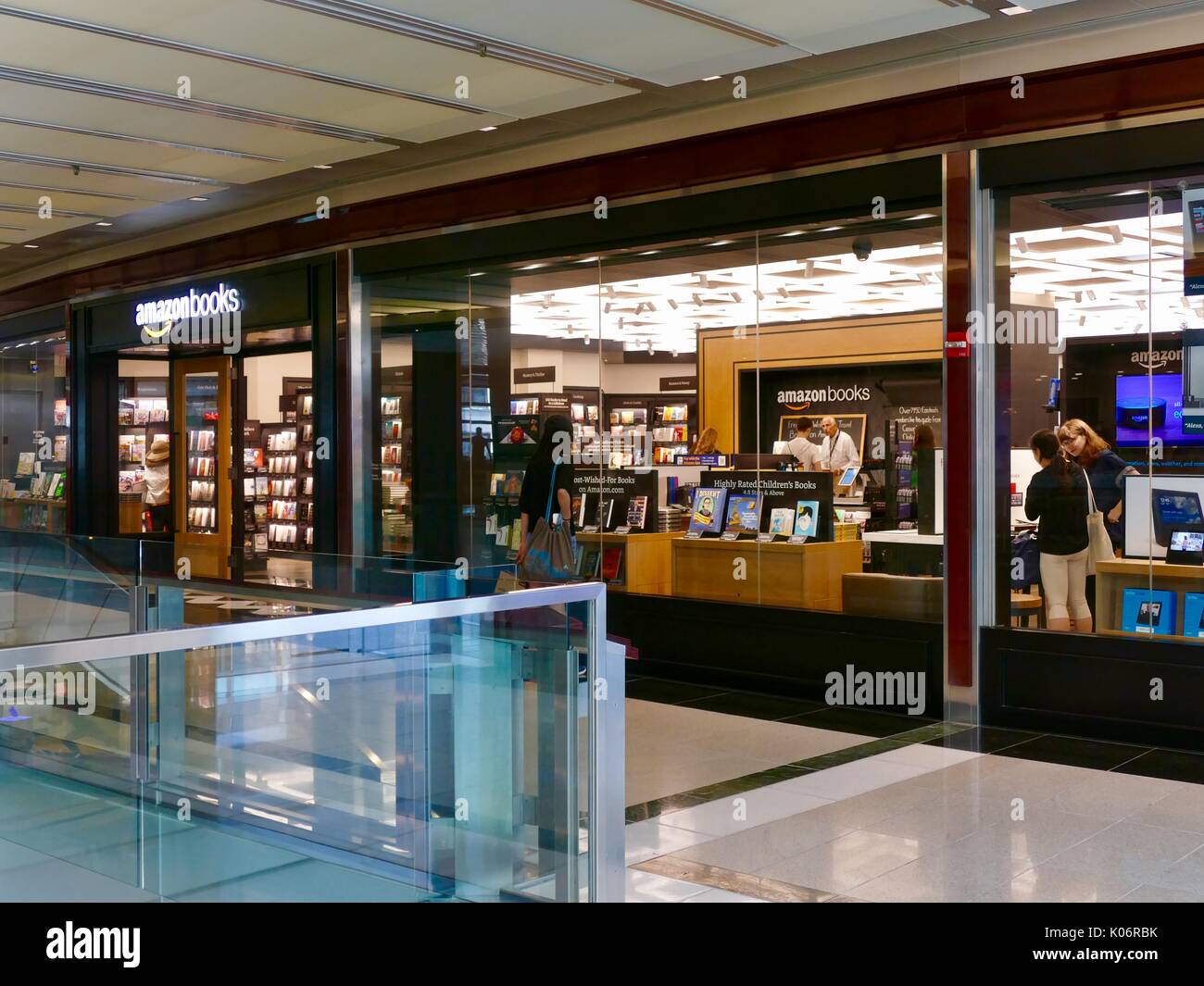 Amazon Bücher in den Geschäften am Columbus Circle New York, NY, USA. Stockfoto