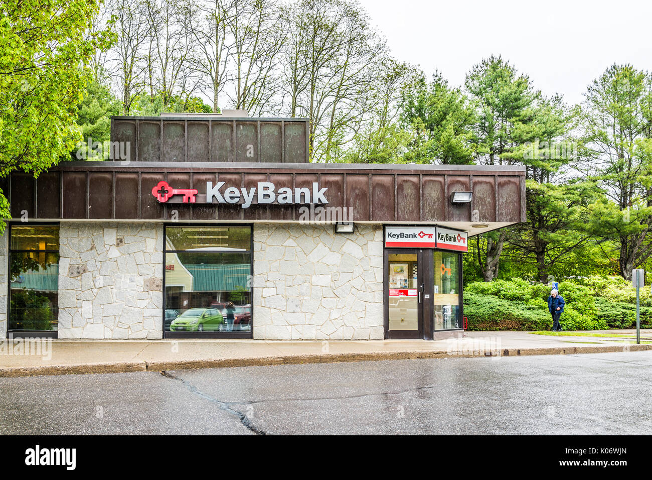 Camden, USA - Juni 9, 2017: keybank Bank in Maine Stadt mit Zeichen und Gebäude Stockfoto