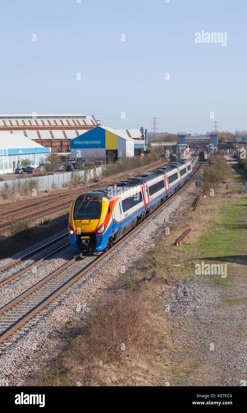 Der 1326 St Pancras - Sheffield East Midlands Trains Dienst übergibt Loughborough auf der Midland Main Line Stockfoto